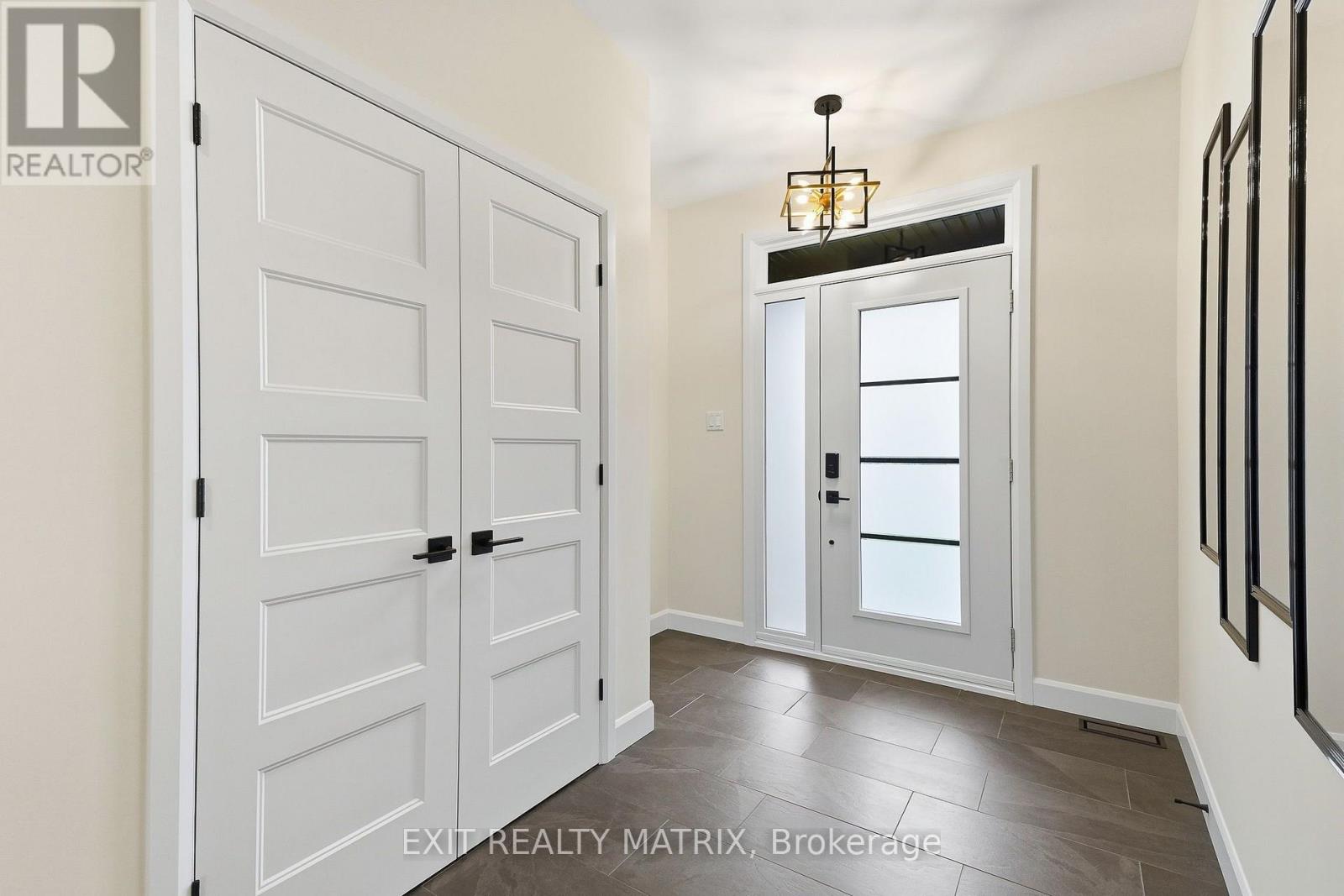 256 TRUDEAU CRESCENT - 3