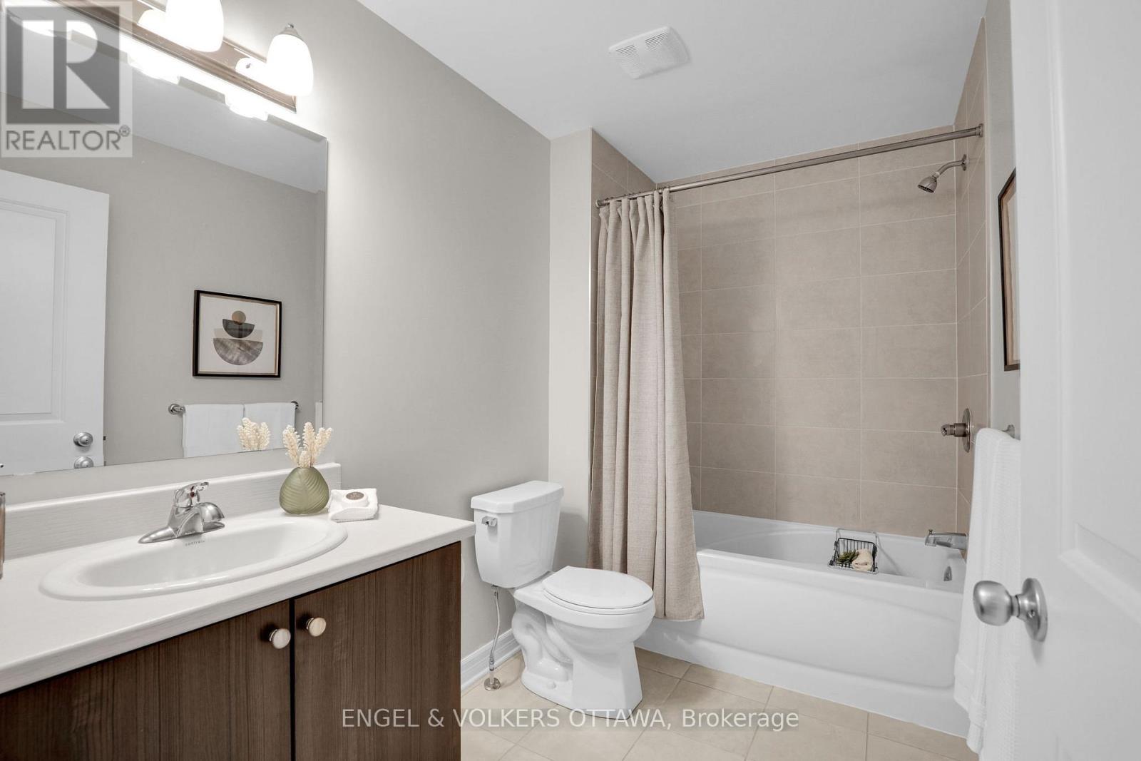 3 Bed, 3 Bath House for Sale in Ottawa – 765 DEARBORN PRIVATE W, Ottawa – MLS# X13768578 - Image 17