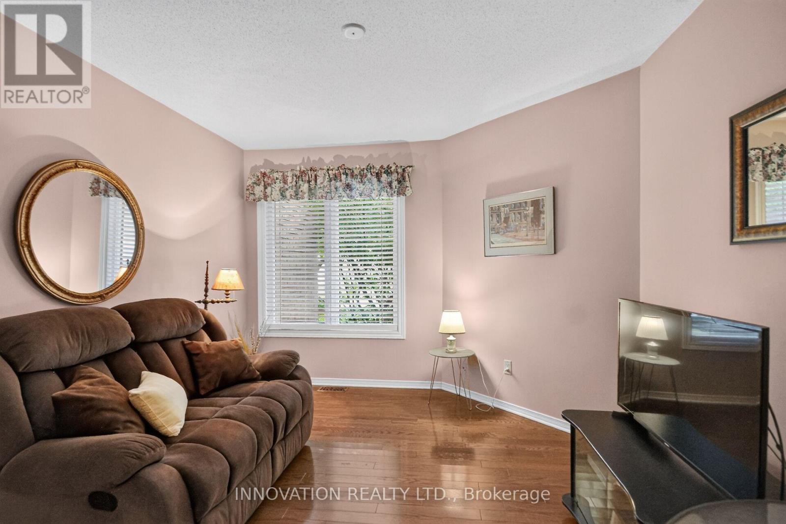 16 HEATHER GLEN COURT - 32