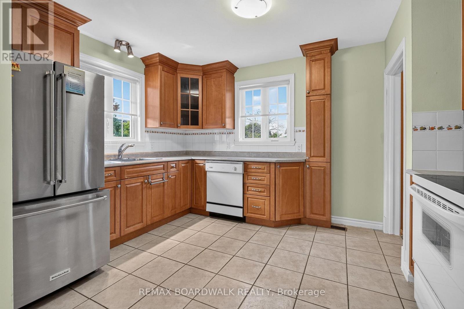 583 DONALD STREET - 11