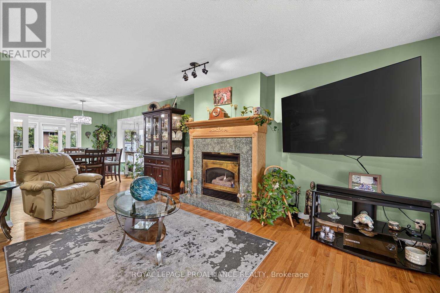 132 KINGSTON CRESCENT - Image 12