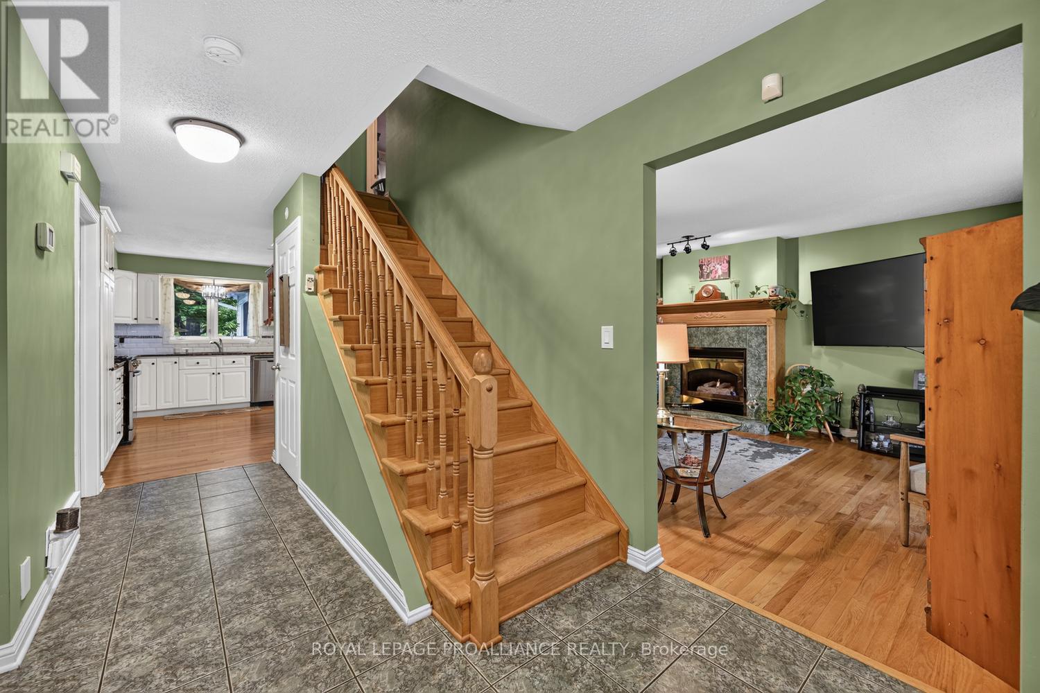 132 KINGSTON CRESCENT - Image 13