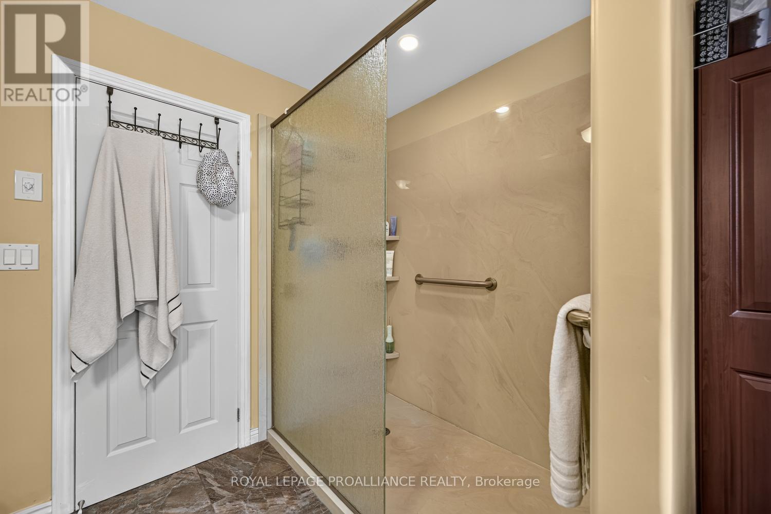 132 KINGSTON CRESCENT - 18