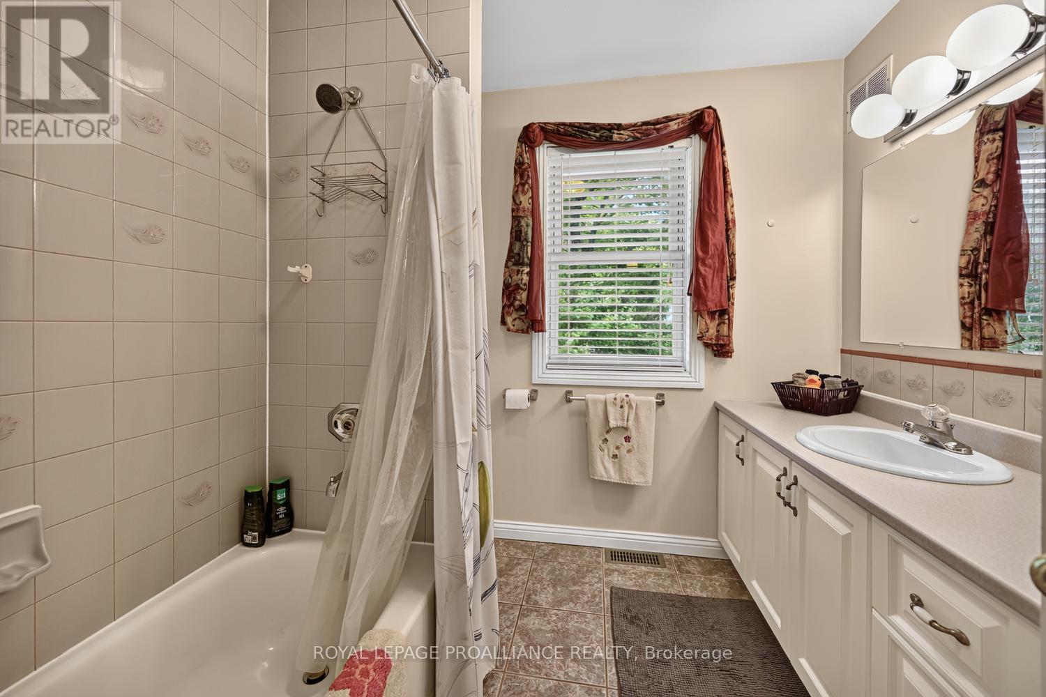 132 KINGSTON CRESCENT - Image 22