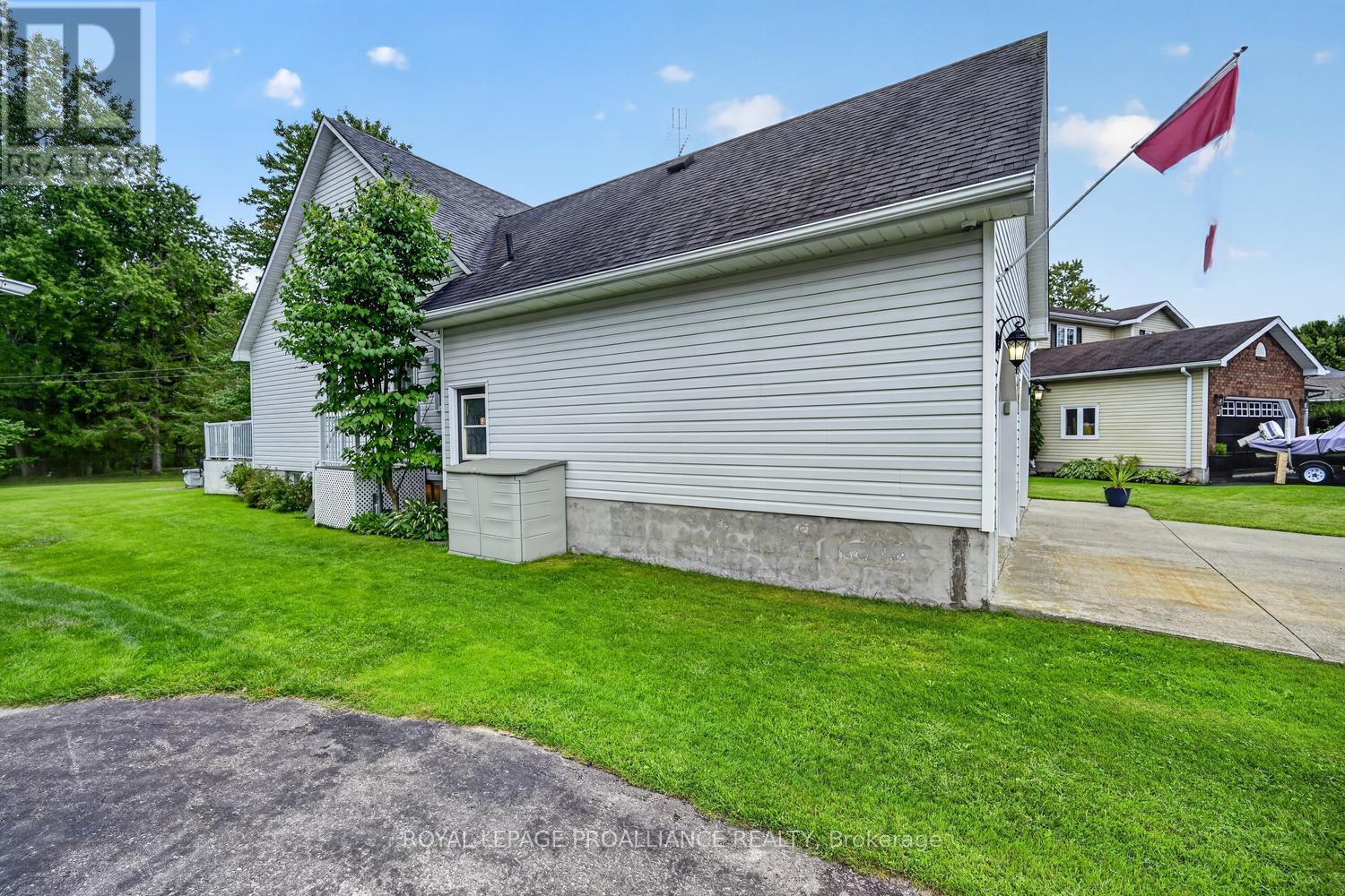 132 KINGSTON CRESCENT - 38