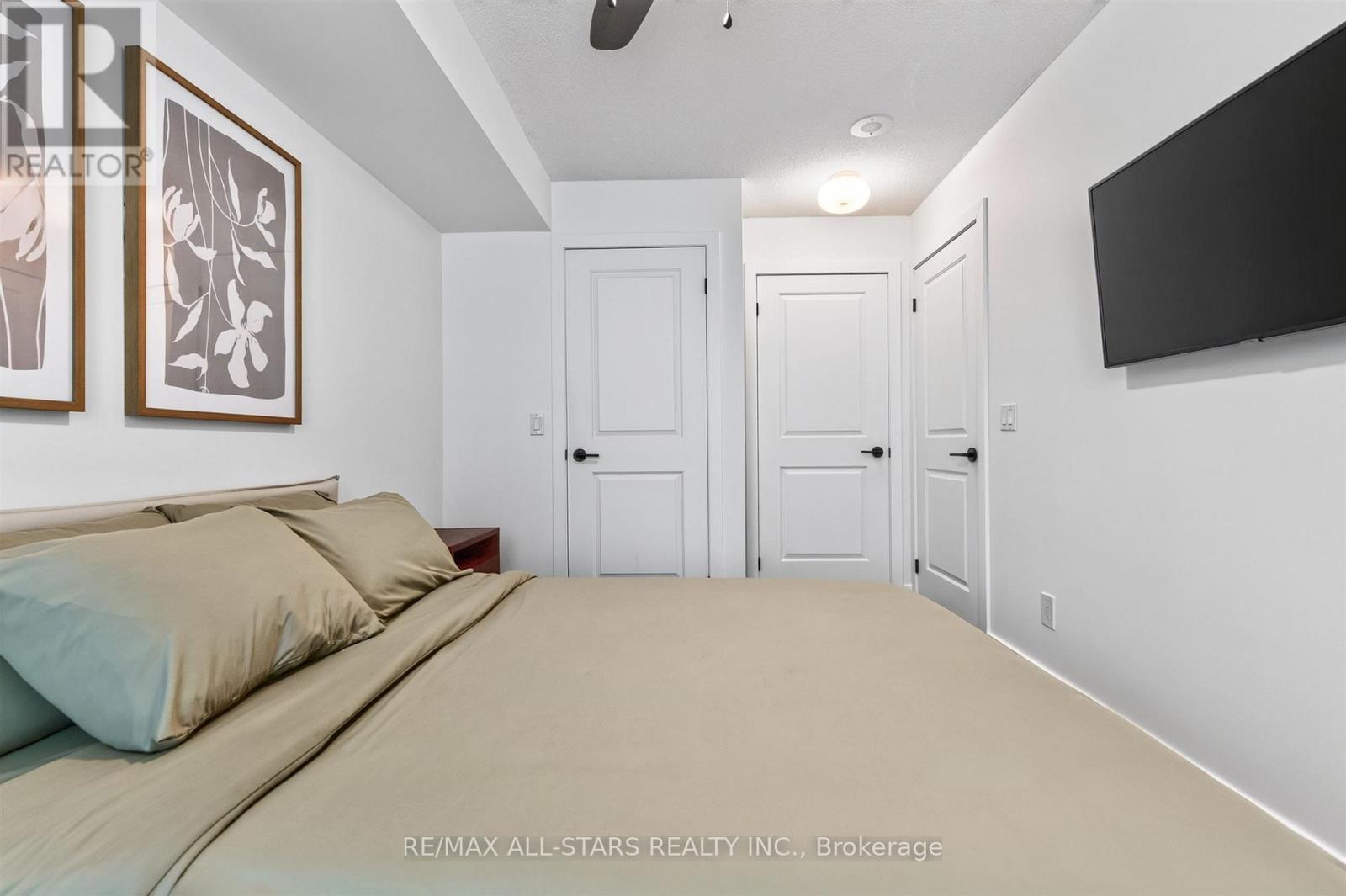 #2210 50 LYNN WILLIAMS STREET - 17