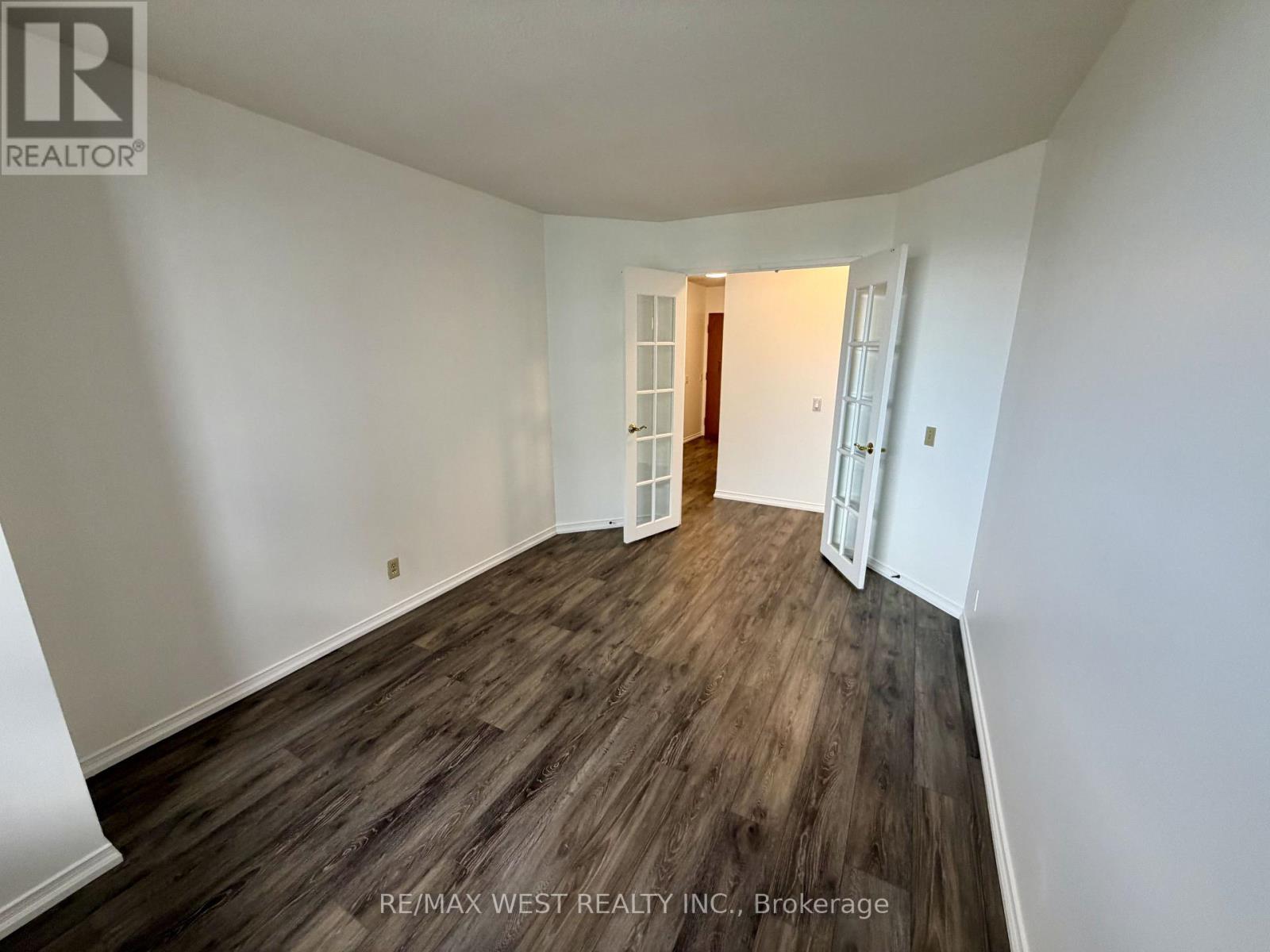 #2405 100 UPPER MADISON AVENUE - 23
