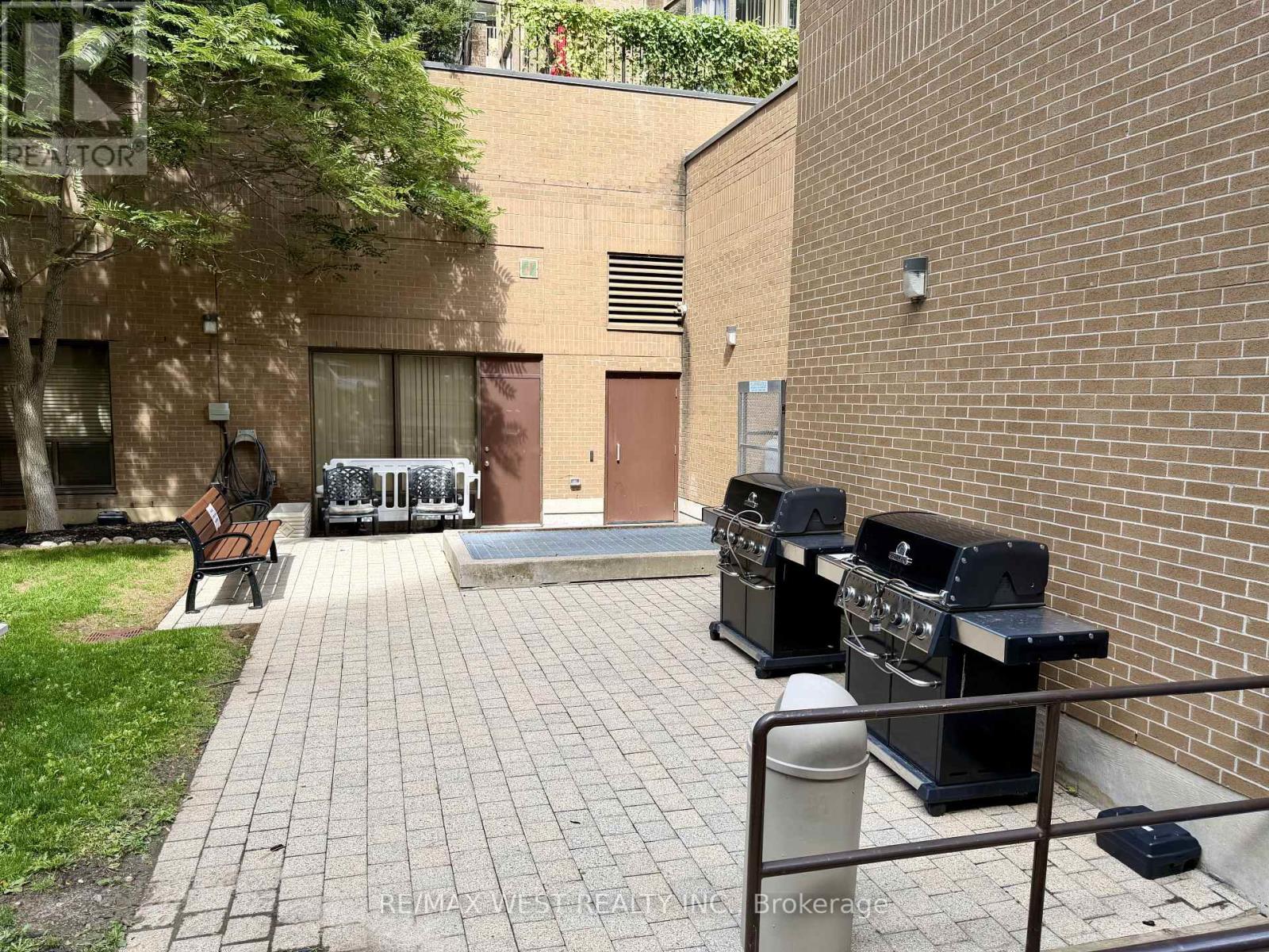 #2405 100 UPPER MADISON AVENUE - Image 31