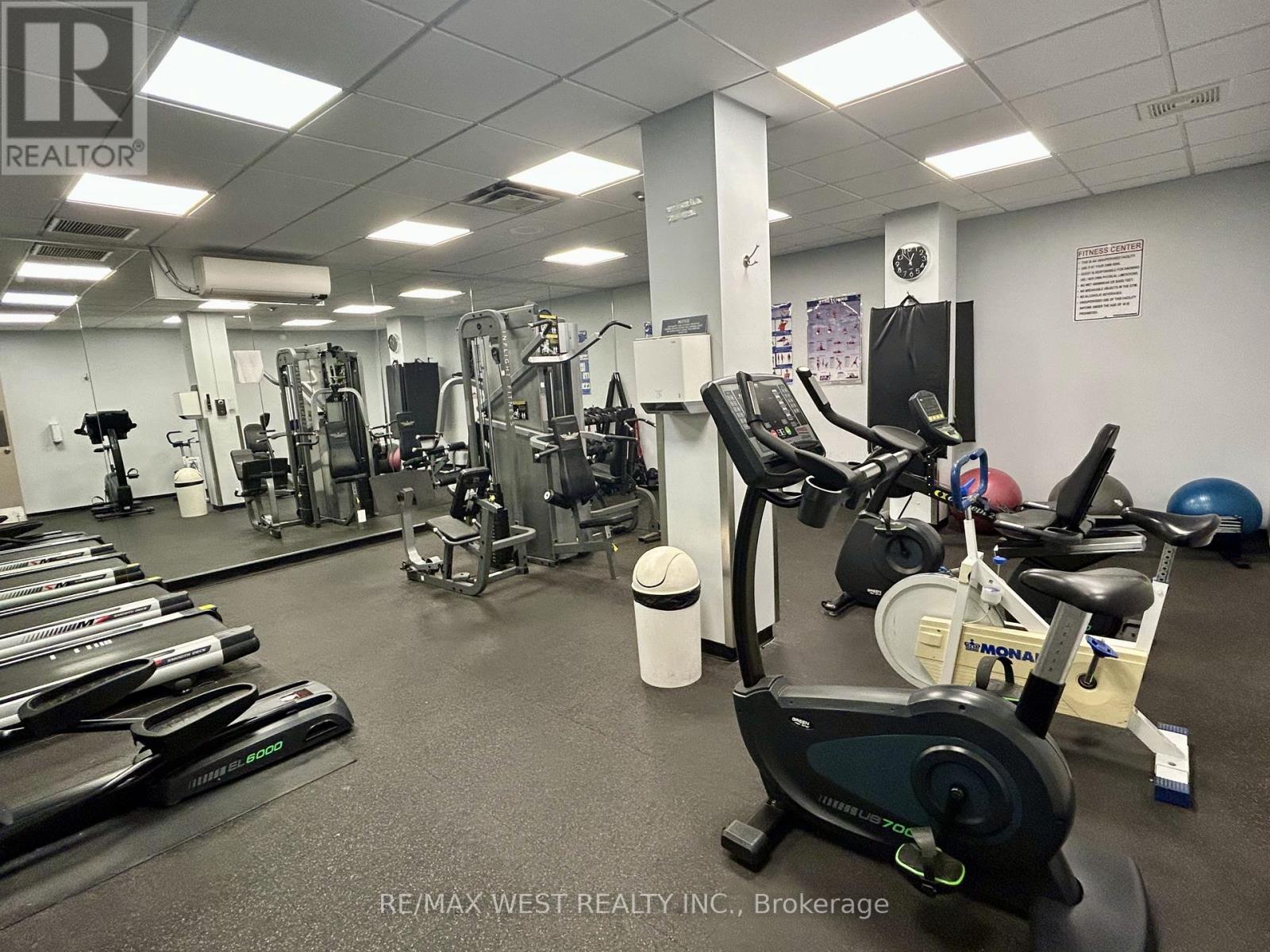 #2405 100 UPPER MADISON AVENUE - 32