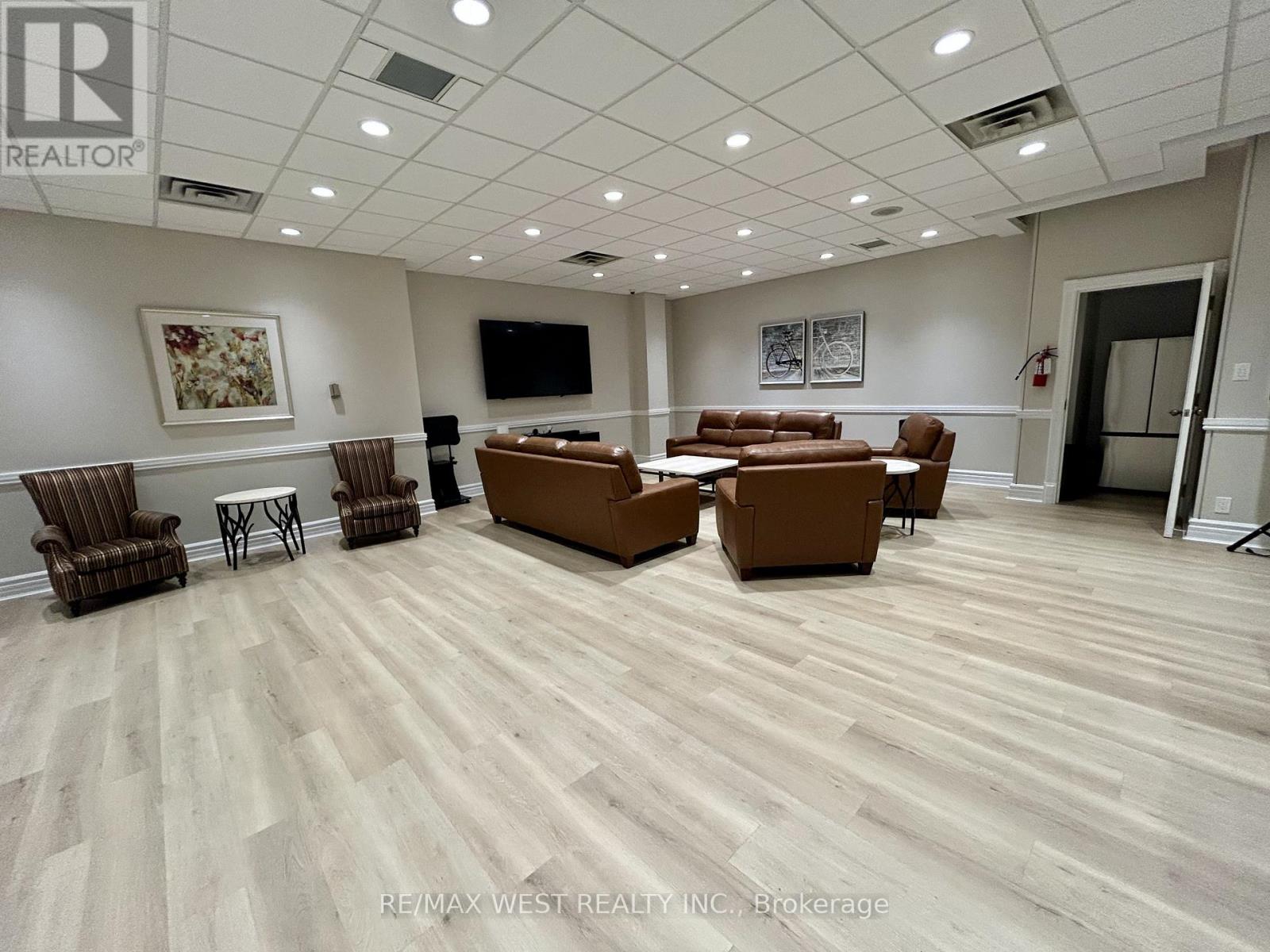 #2405 100 UPPER MADISON AVENUE - 35