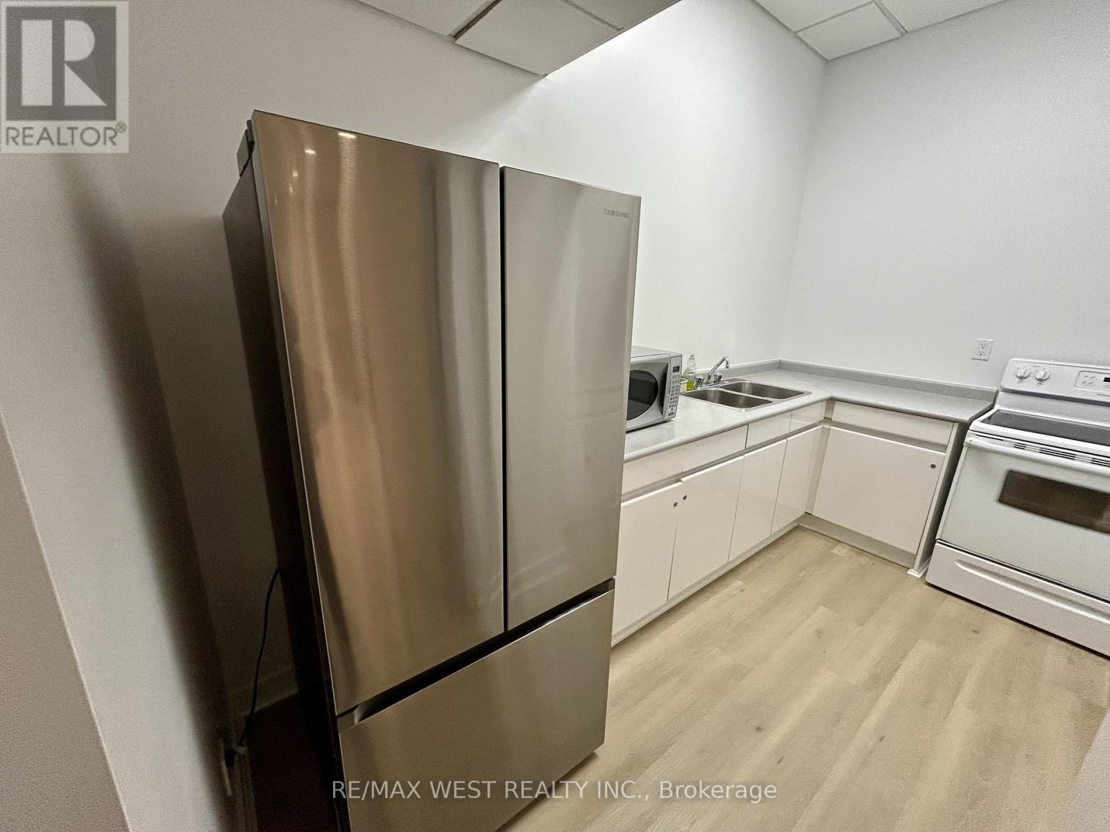 #2405 100 UPPER MADISON AVENUE - 36
