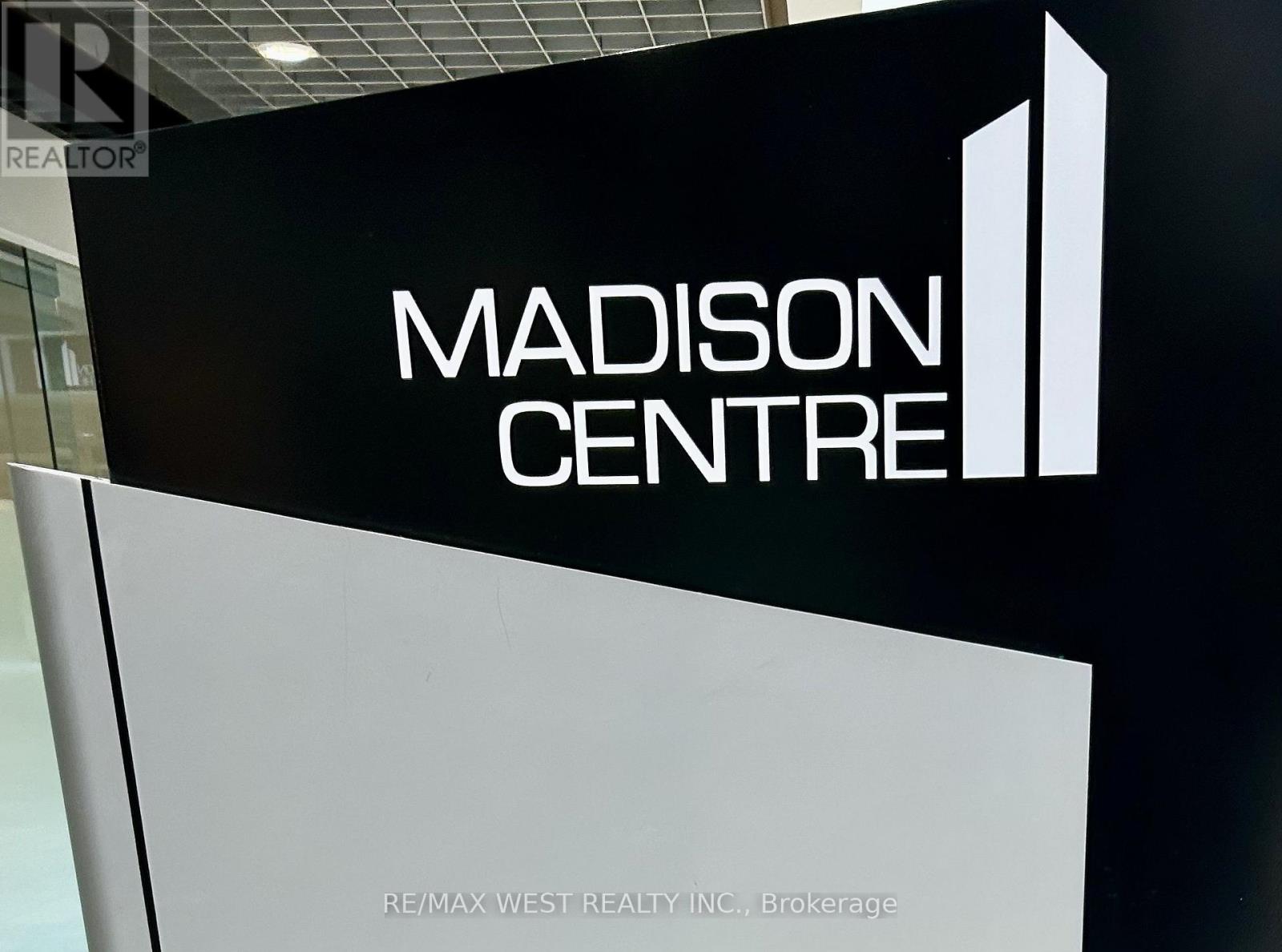 #2405 100 UPPER MADISON AVENUE - 44