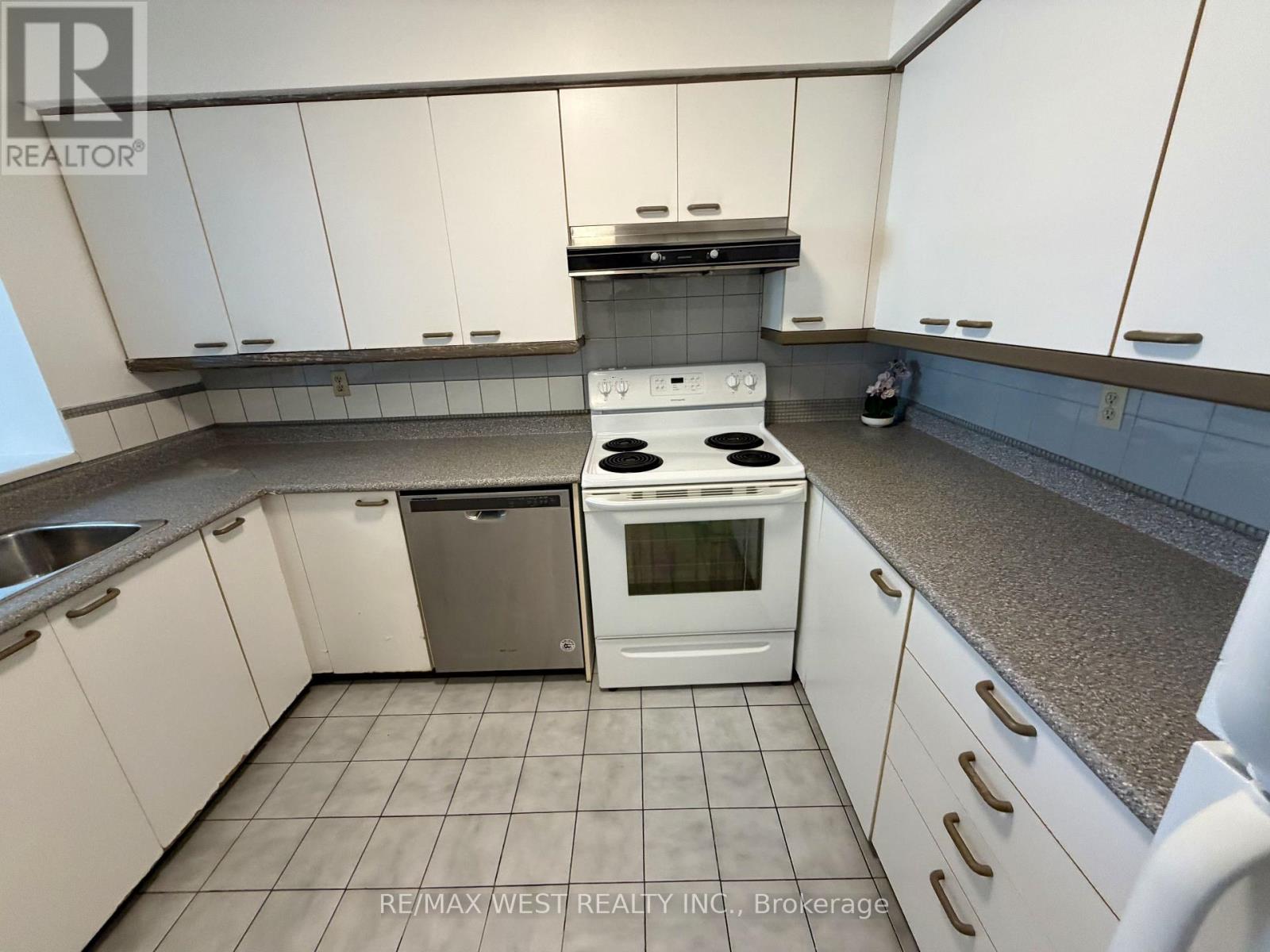 #2405 100 UPPER MADISON AVENUE - 6