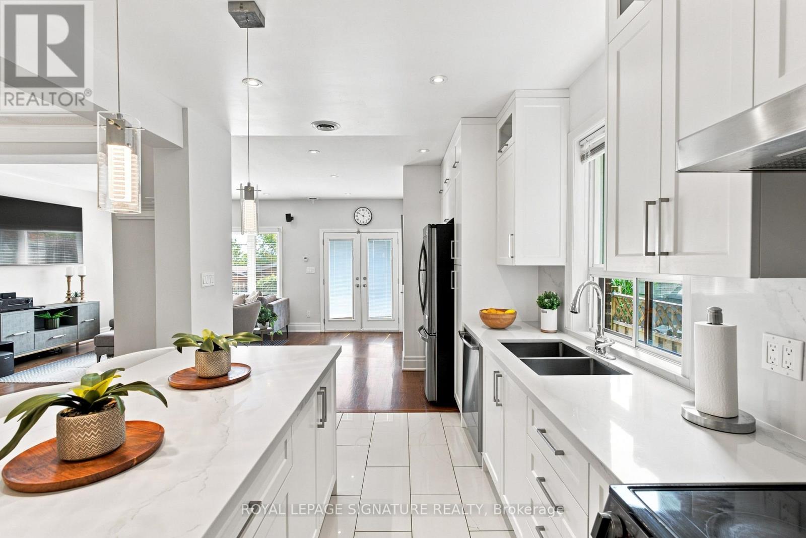 35 REGAL ROAD - 11