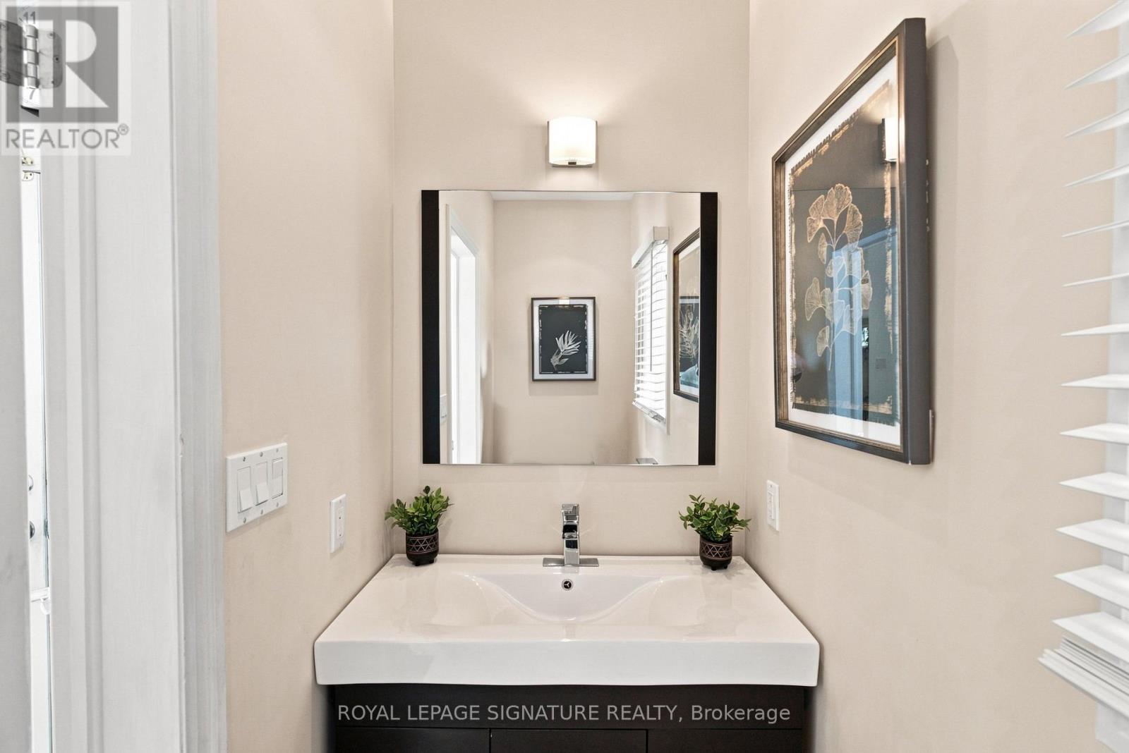 35 REGAL ROAD - 14