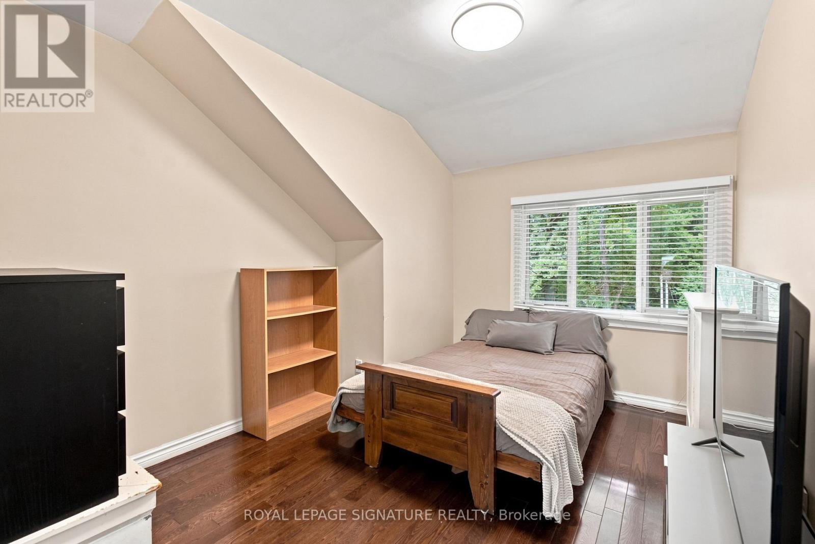 35 REGAL ROAD - 16