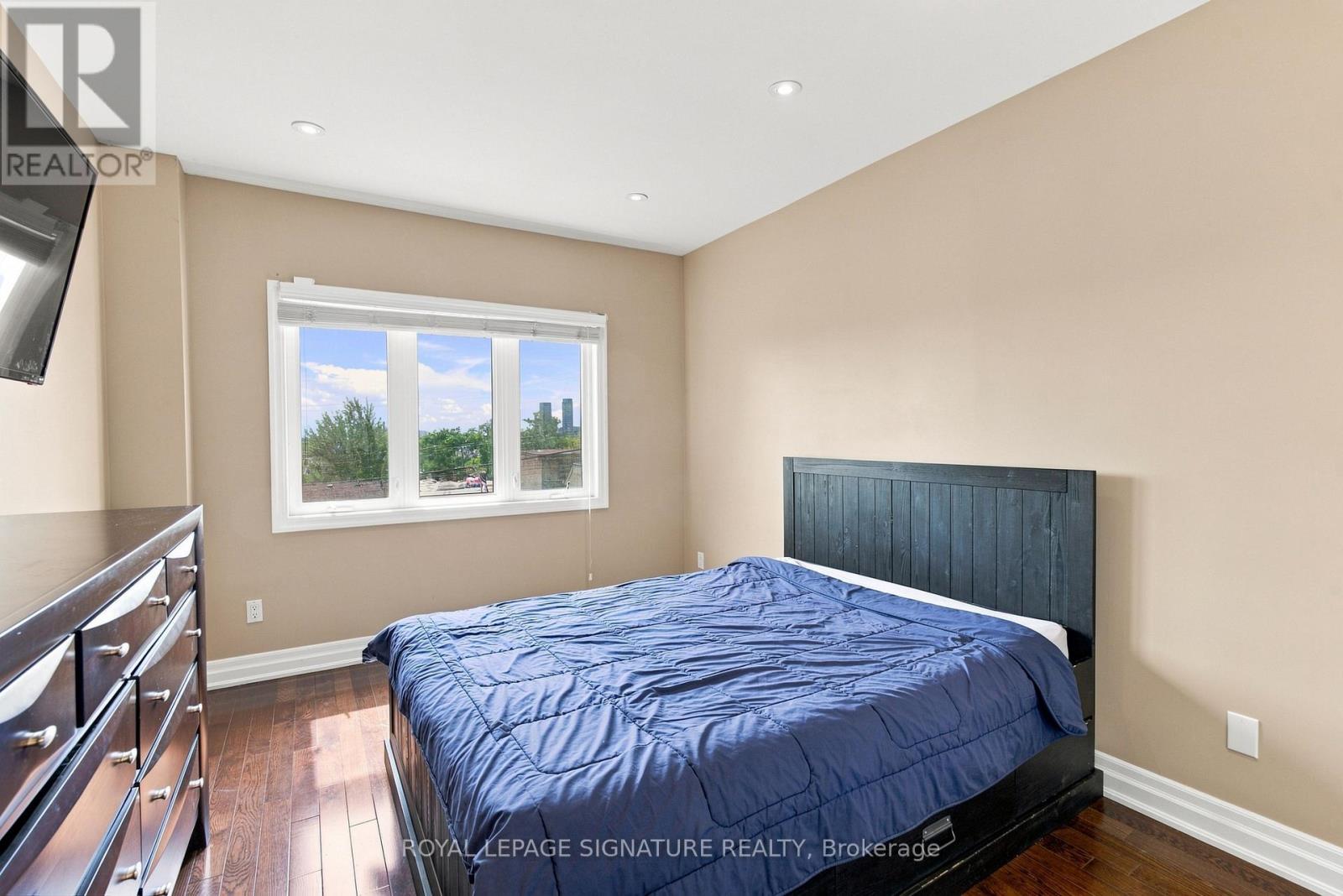 35 REGAL ROAD - 23