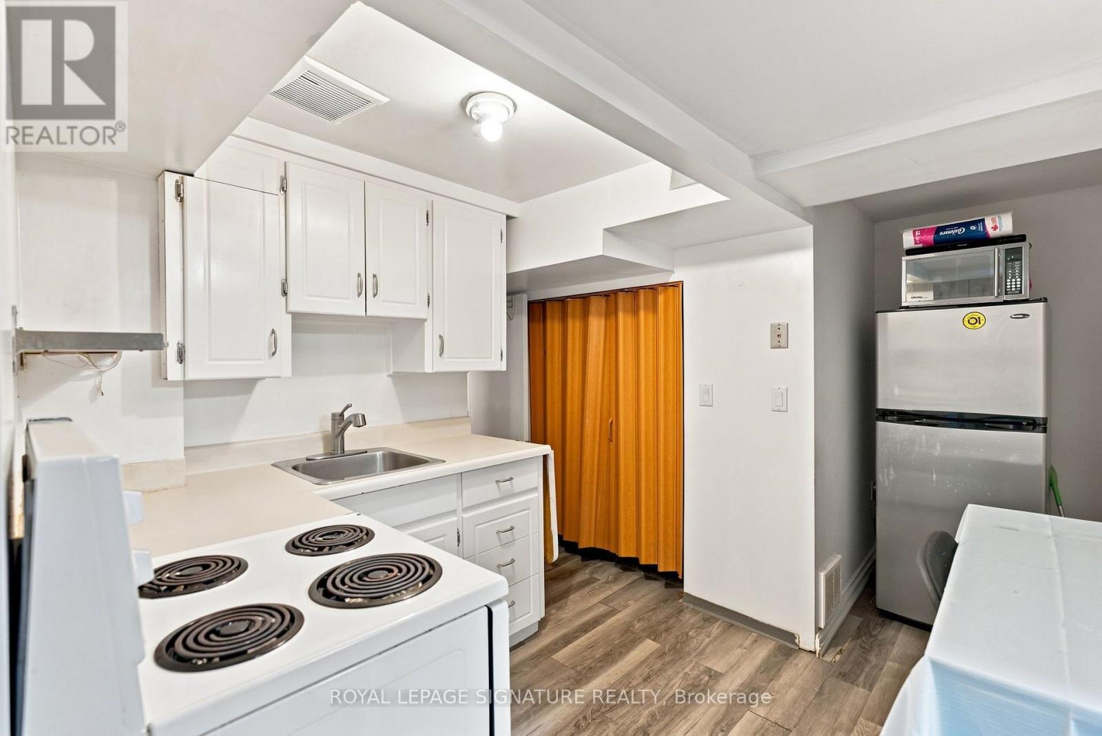 35 REGAL ROAD - 33