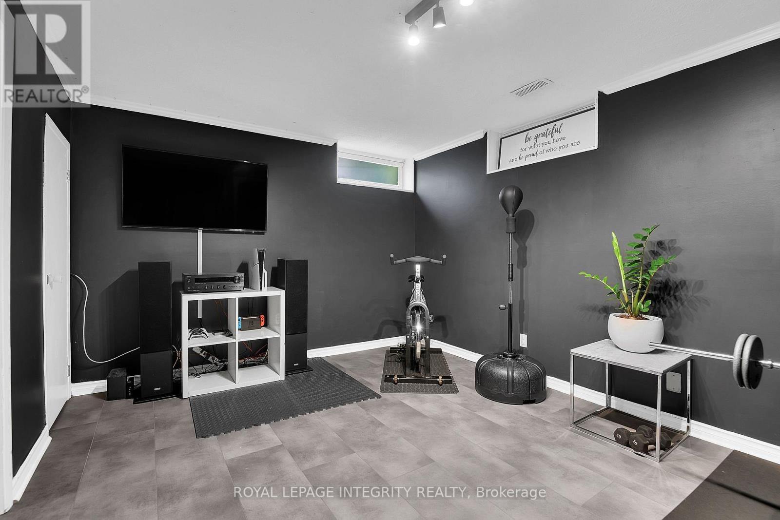 209 SHERWAY DRIVE - Image 36