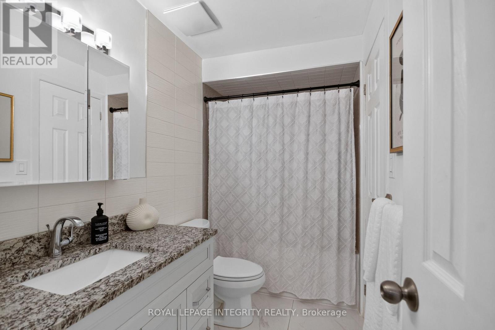 209 SHERWAY DRIVE - Image 33
