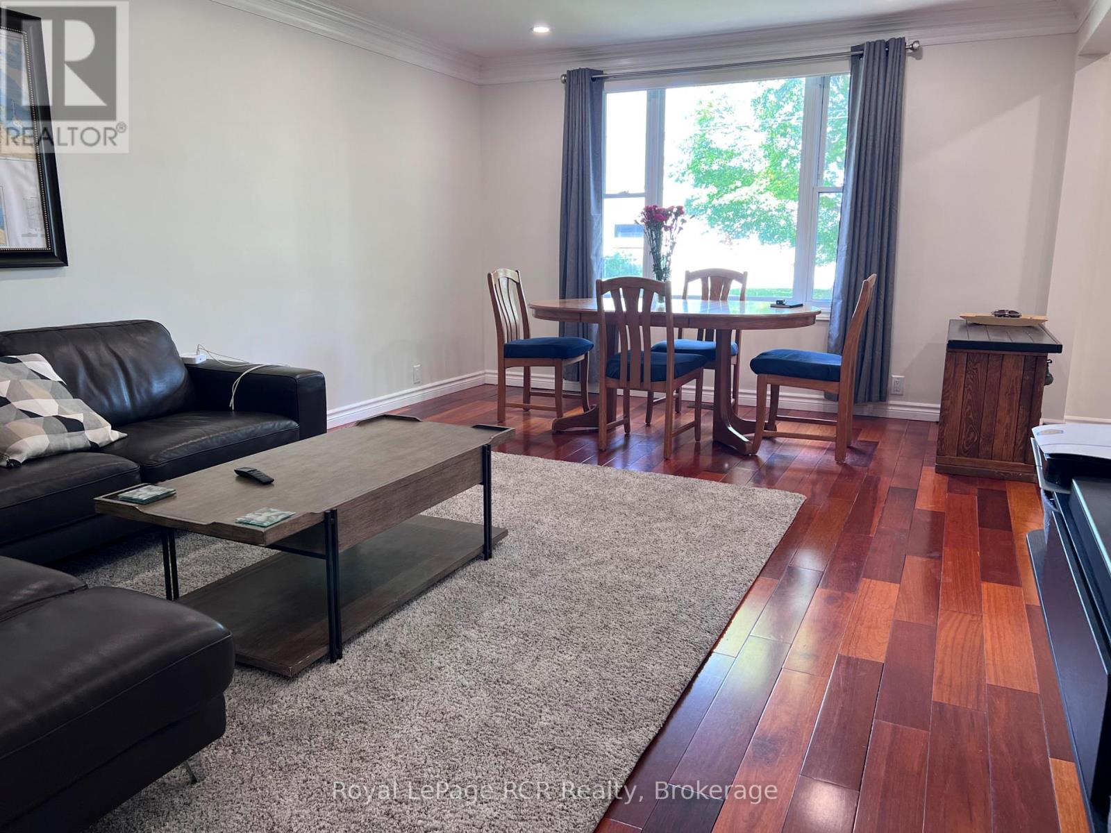 79 Elma Street South — photo 10