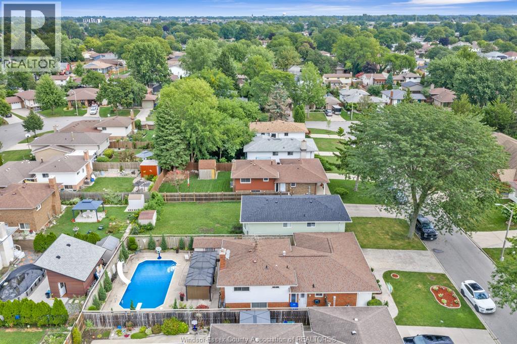 9975 HOLLY CRESCENT - Image 45