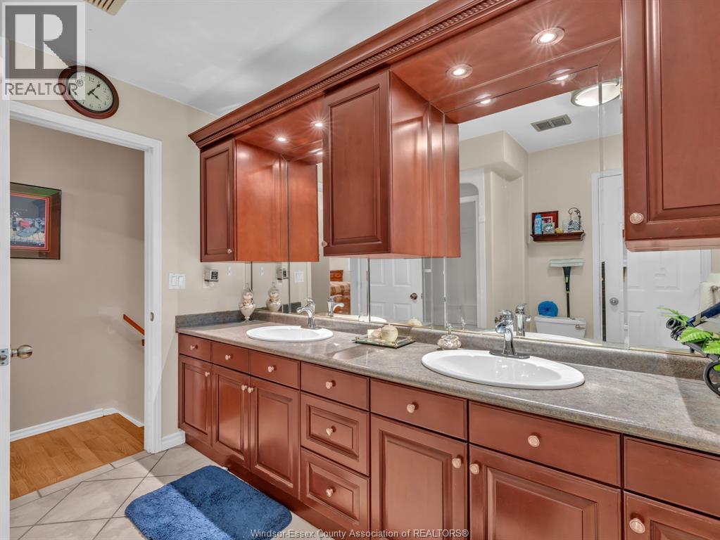 9975 HOLLY CRESCENT - Image 19