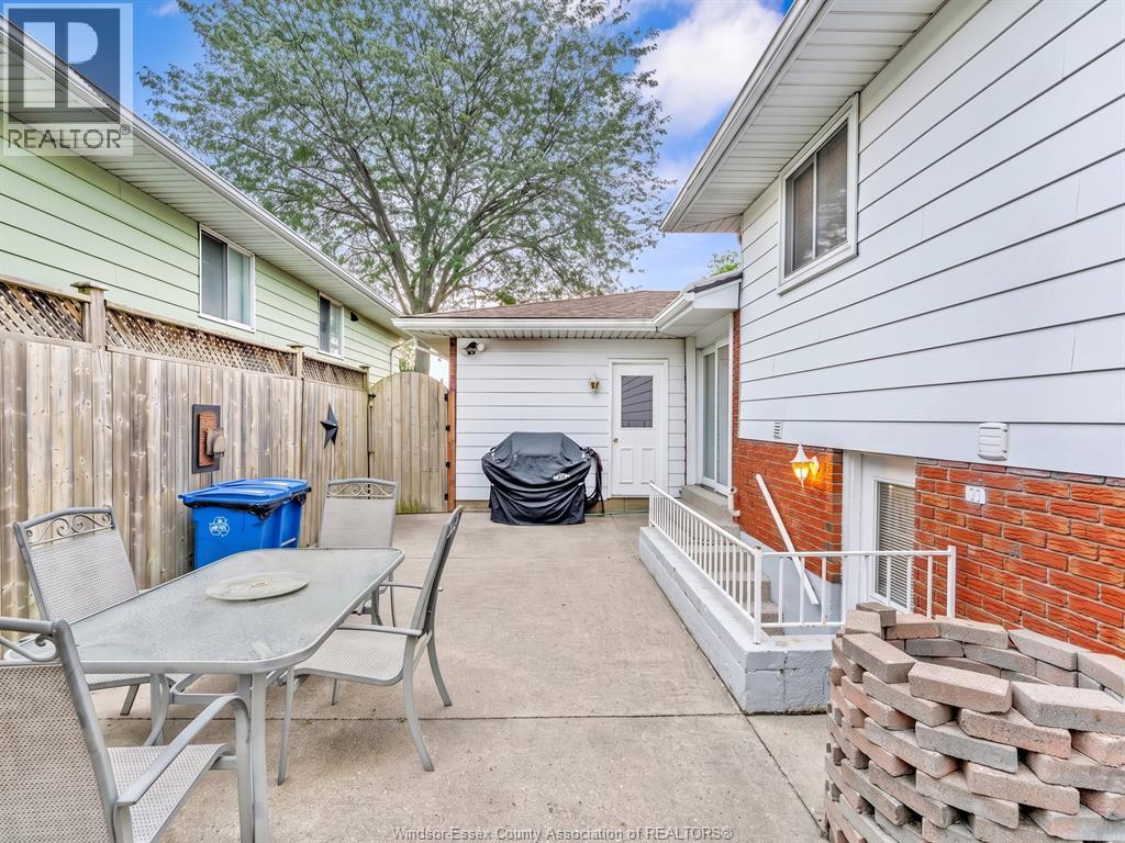 9975 HOLLY CRESCENT - Image 34