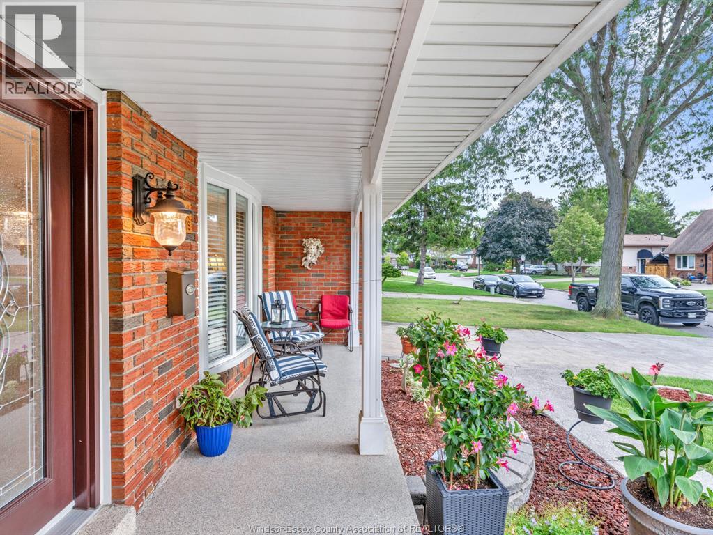 9975 HOLLY CRESCENT - 7