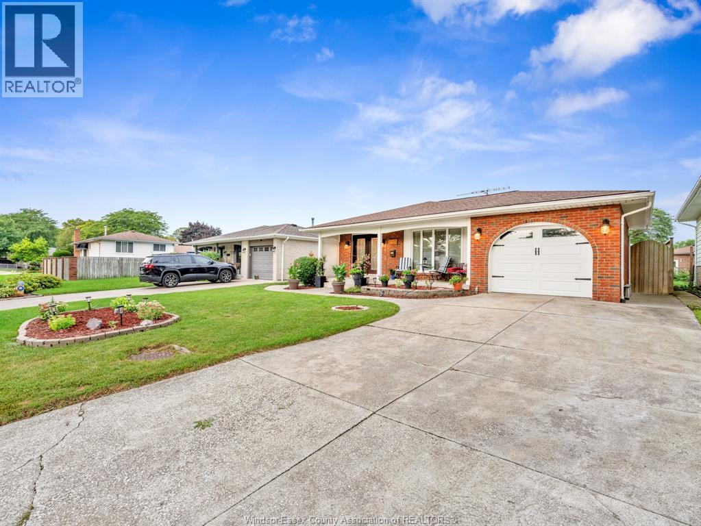 9975 HOLLY CRESCENT - 3