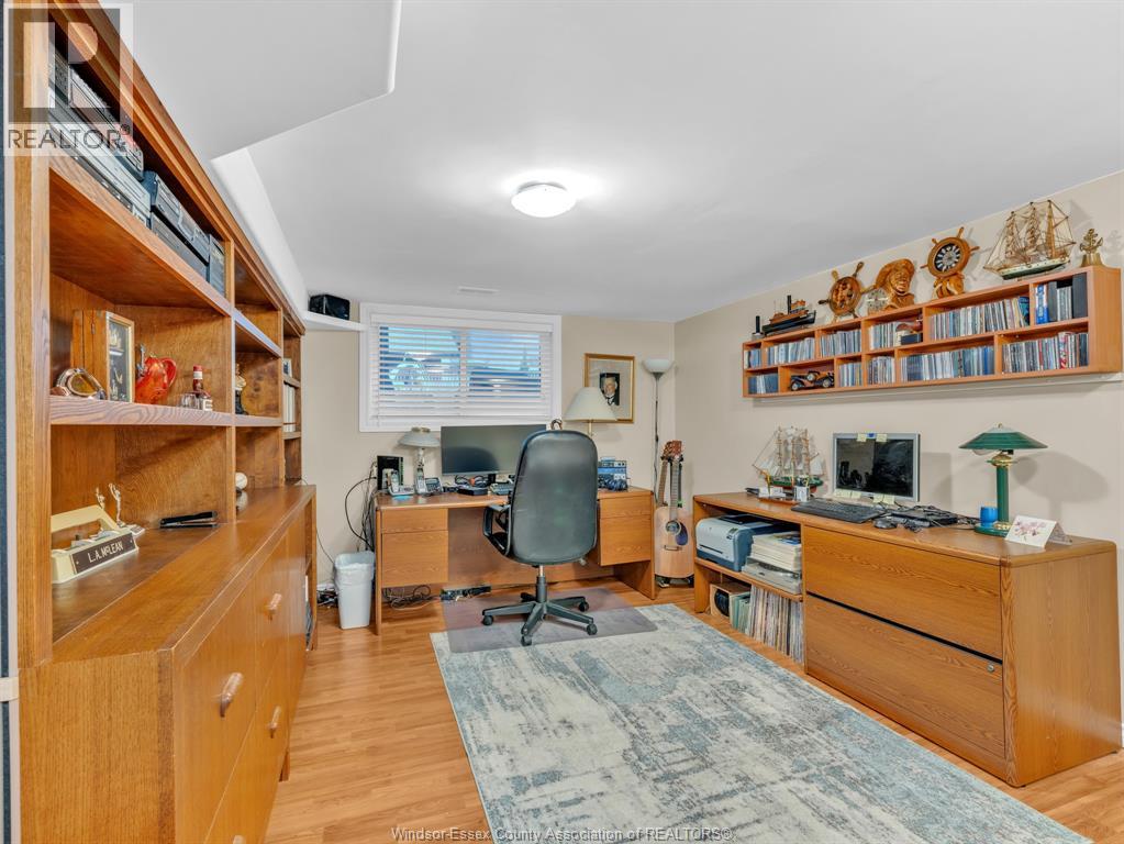 9975 HOLLY CRESCENT - Image 25