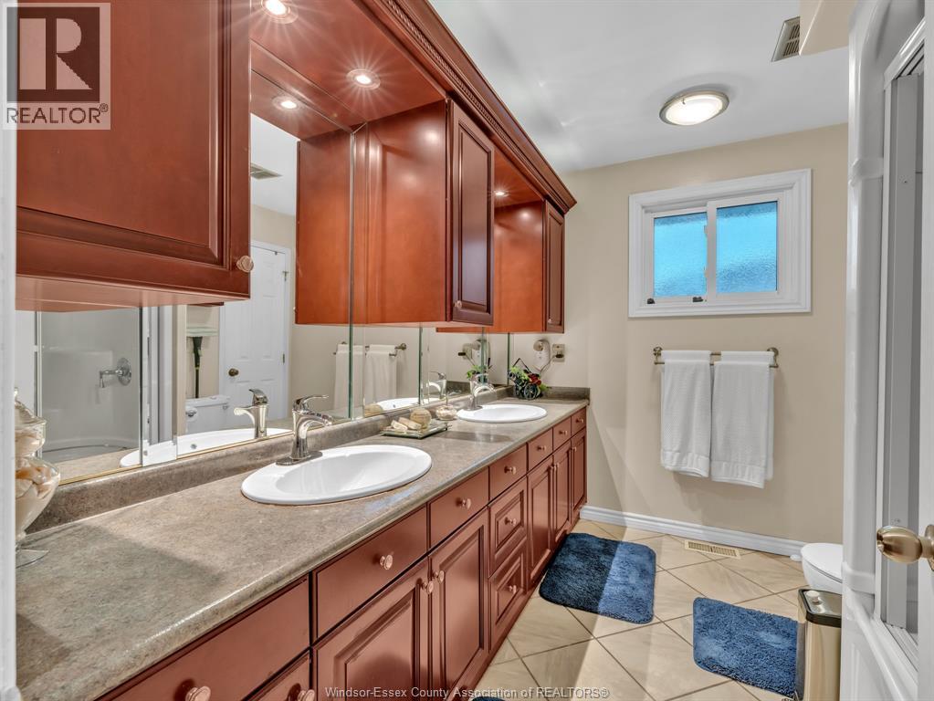 9975 HOLLY CRESCENT - 18