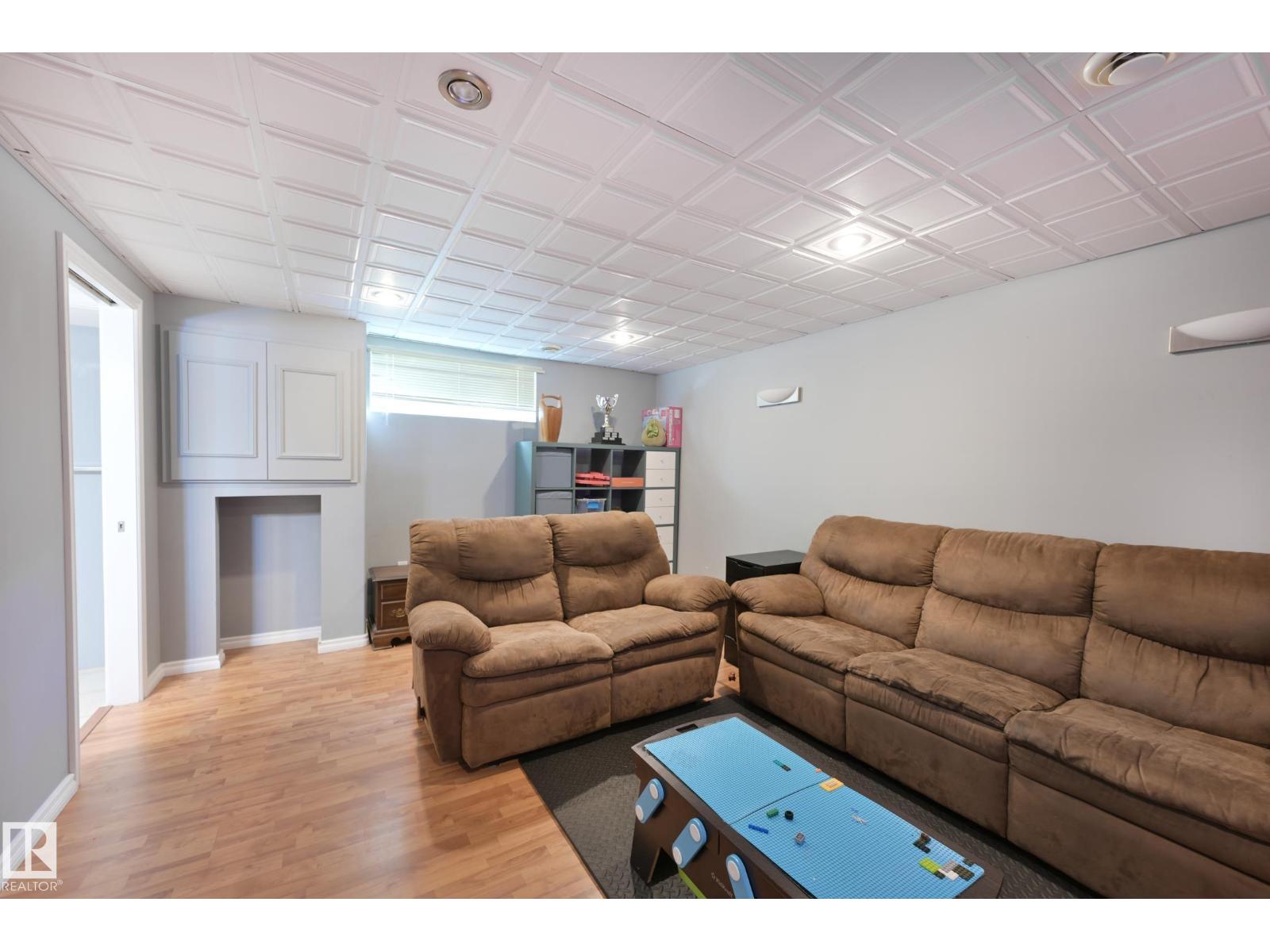 8127 7 AV SW - 28