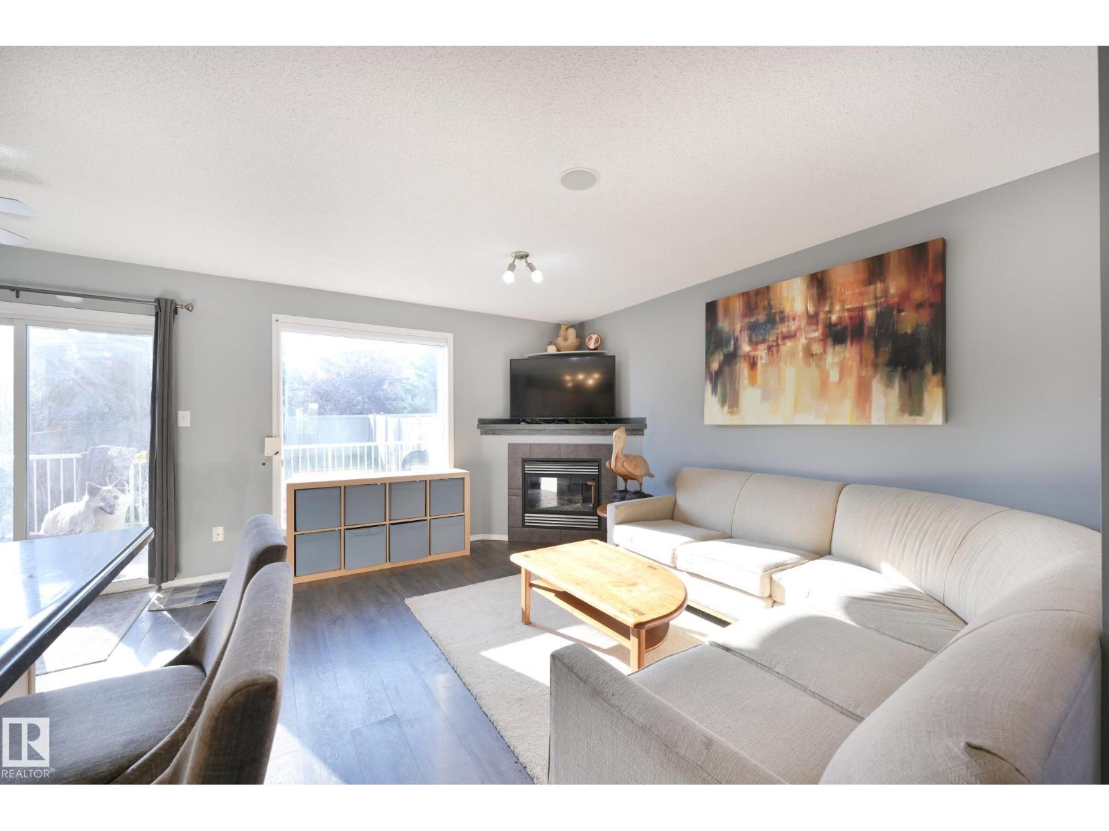 8127 7 AV SW - 14