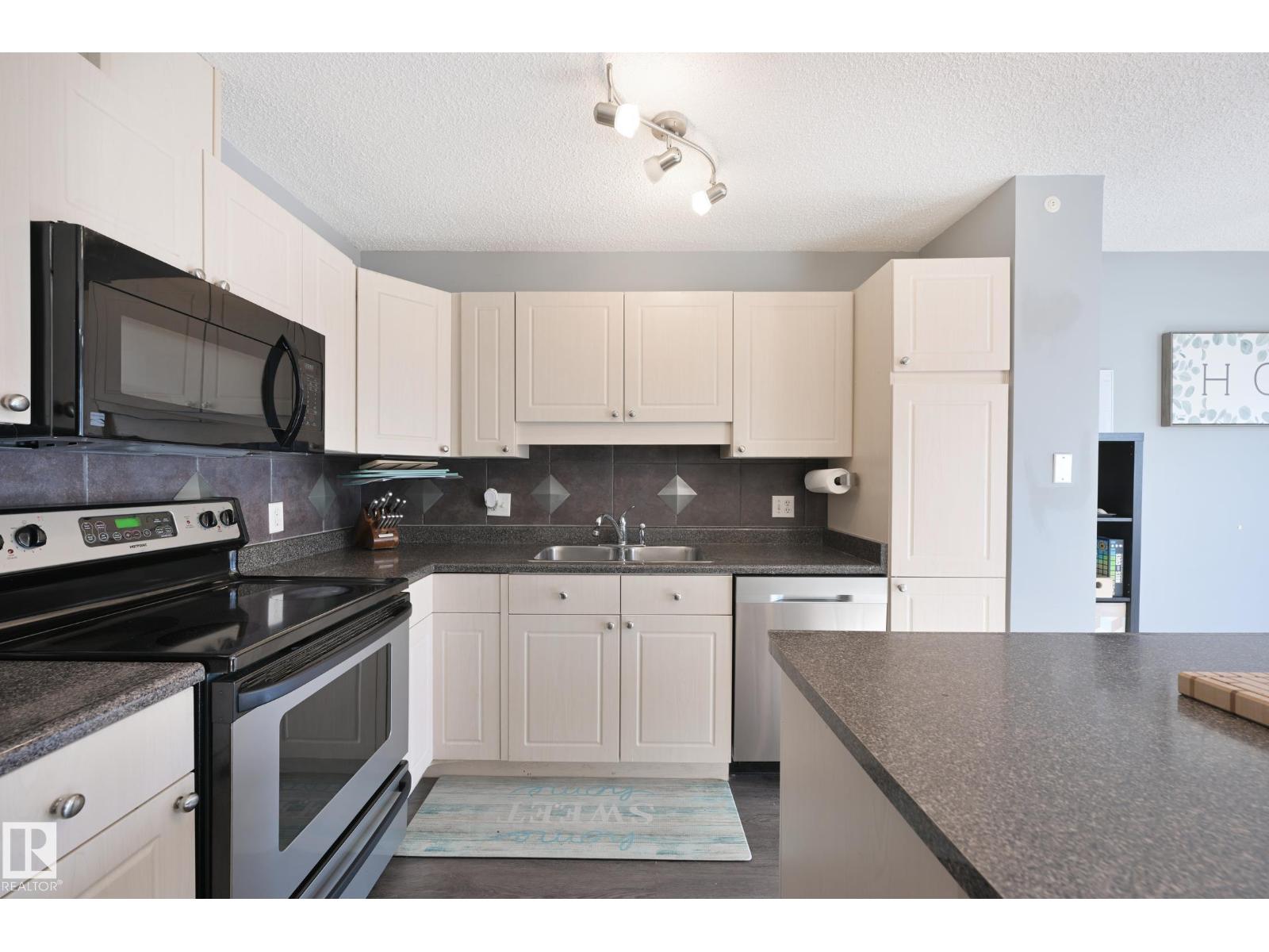 8127 7 AV SW - 5