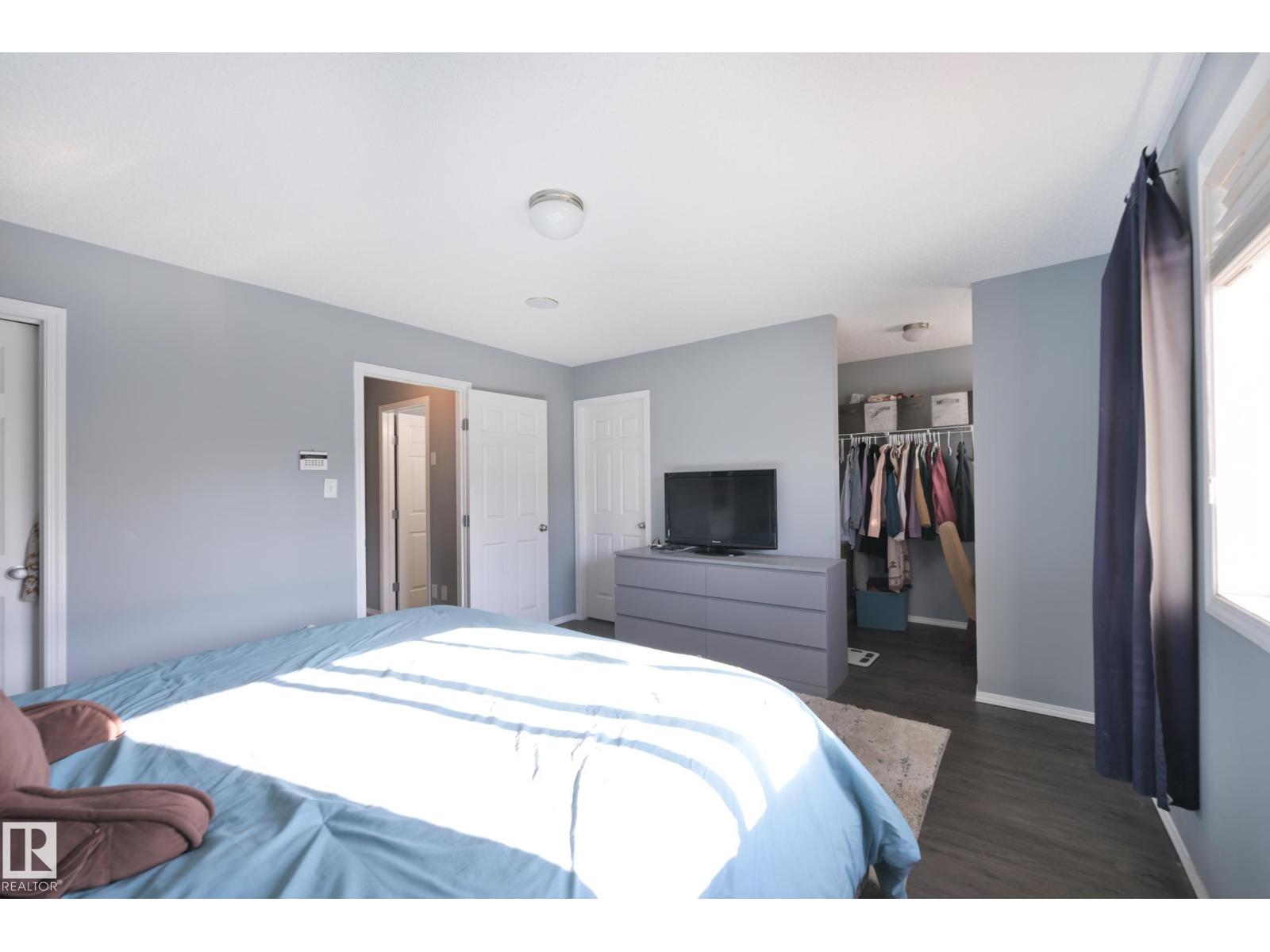 8127 7 AV SW - 17