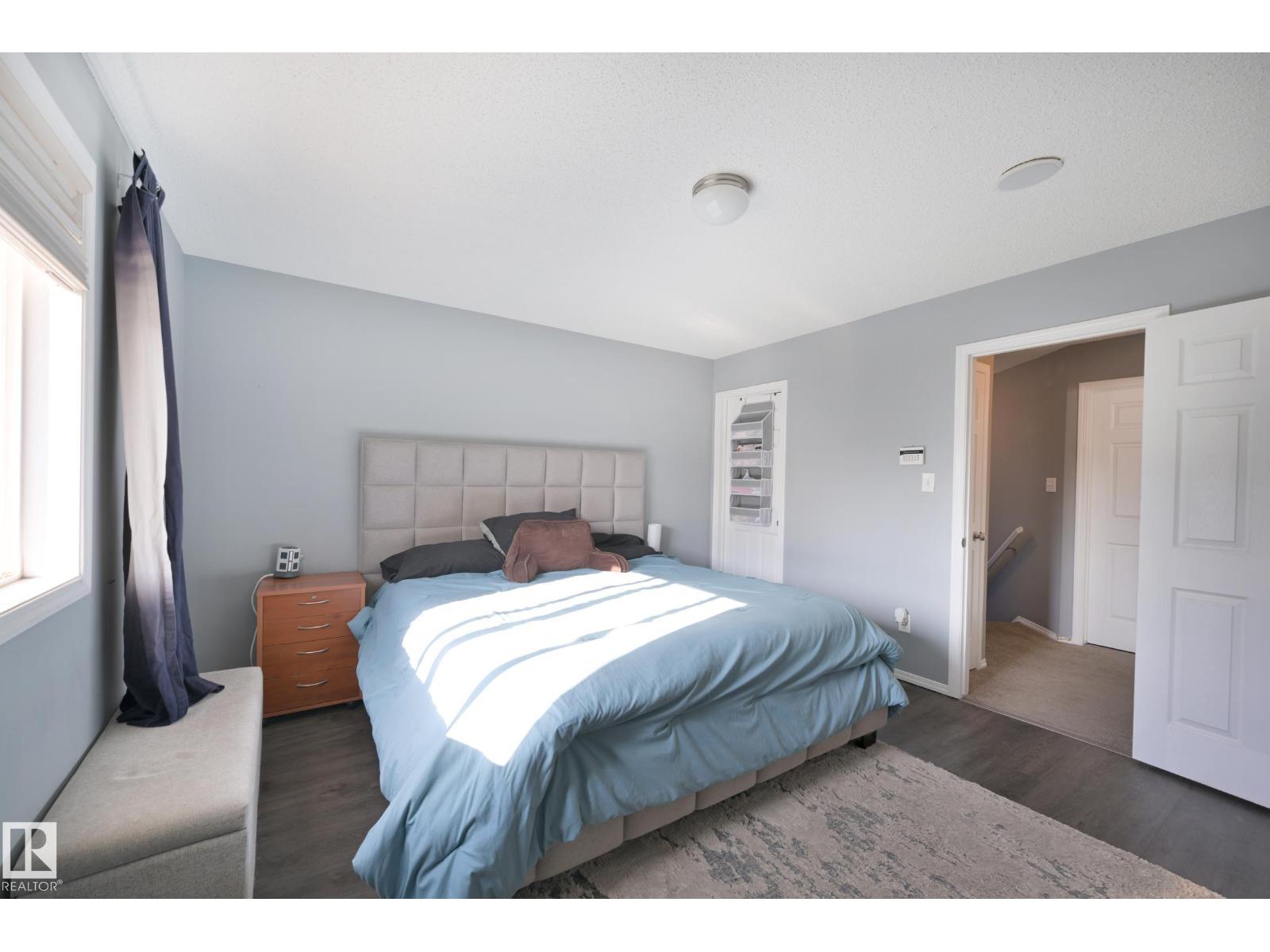 8127 7 AV SW - 15