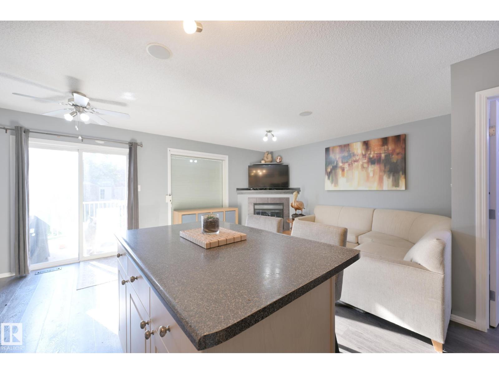8127 7 AV SW - 12