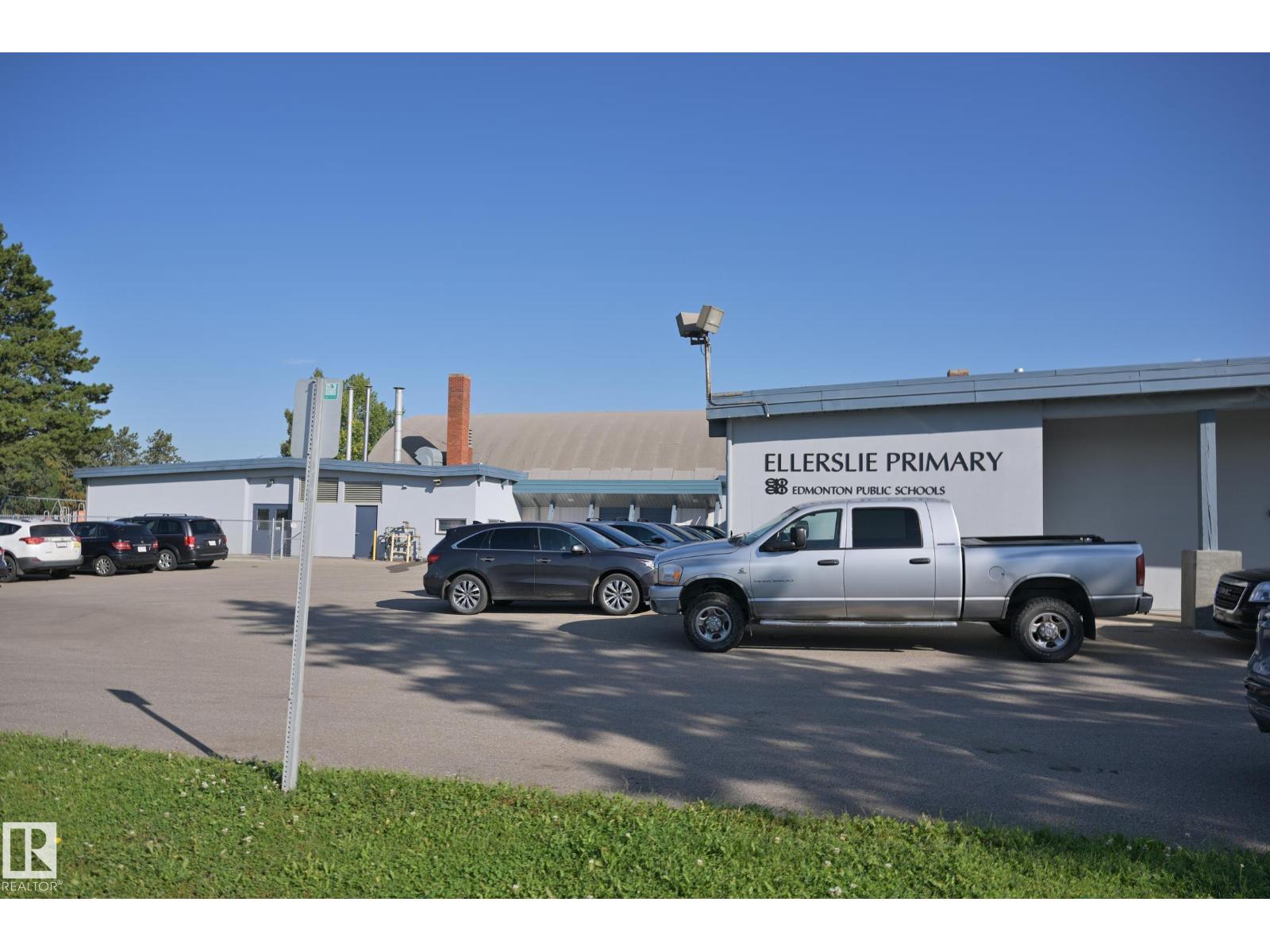8127 7 AV SW - 46