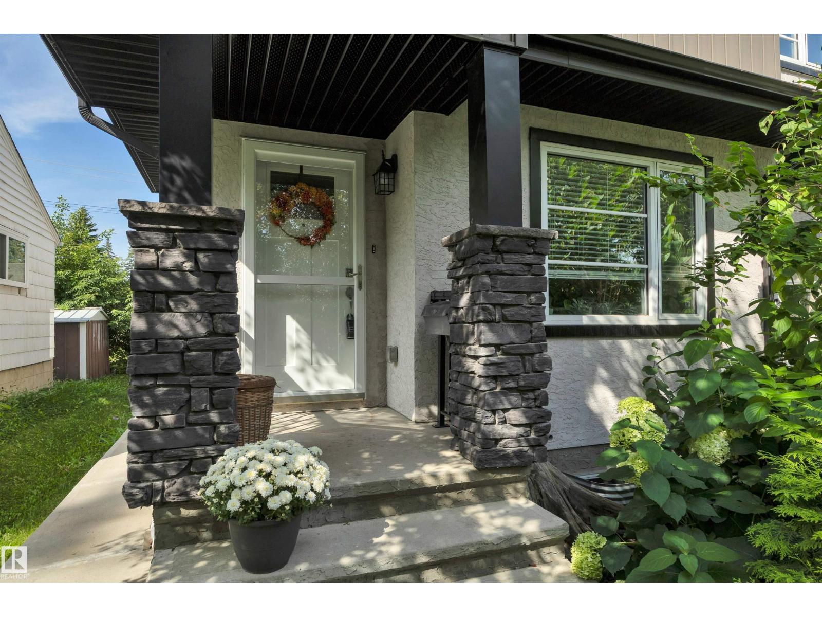 11234 105 ST NW - 2