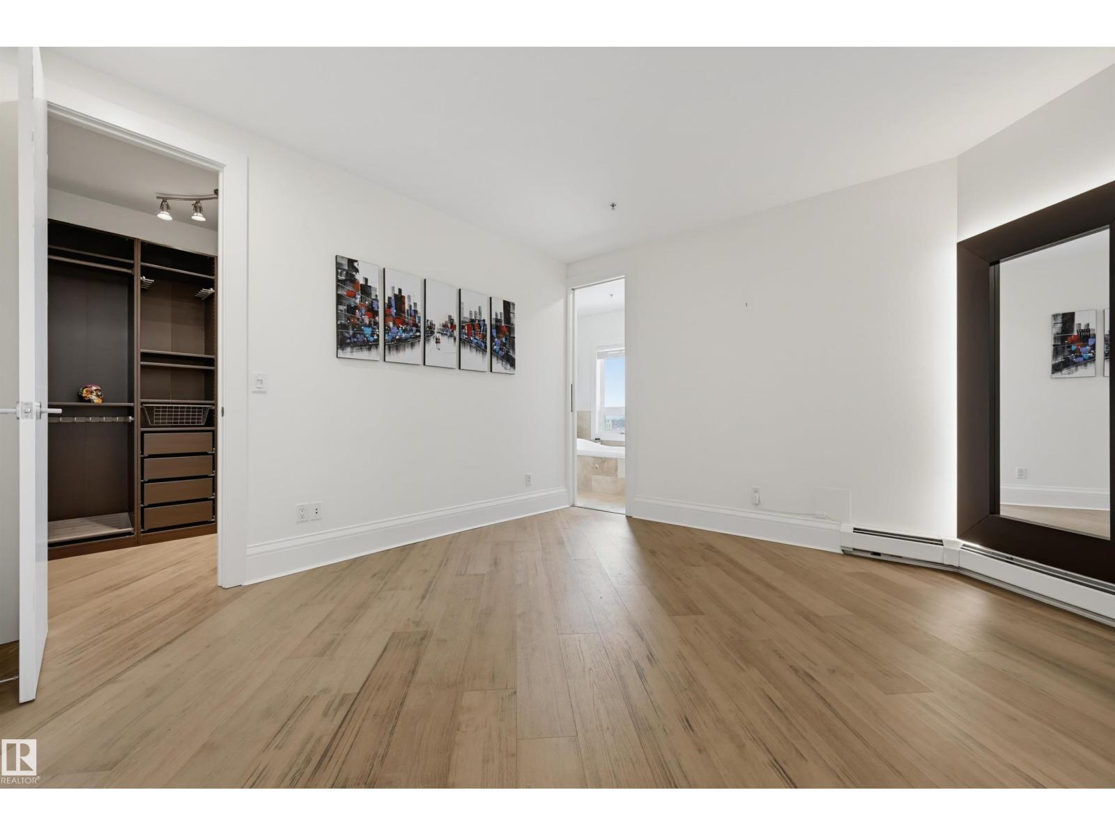 #2801 10136 104 ST NW - 21