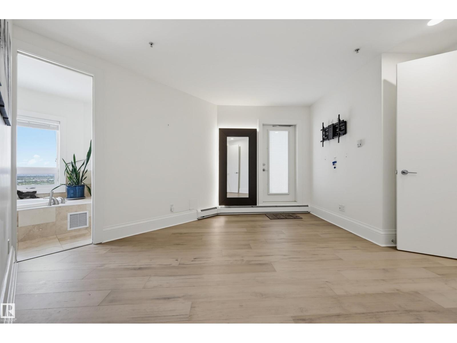 #2801 10136 104 ST NW - 22