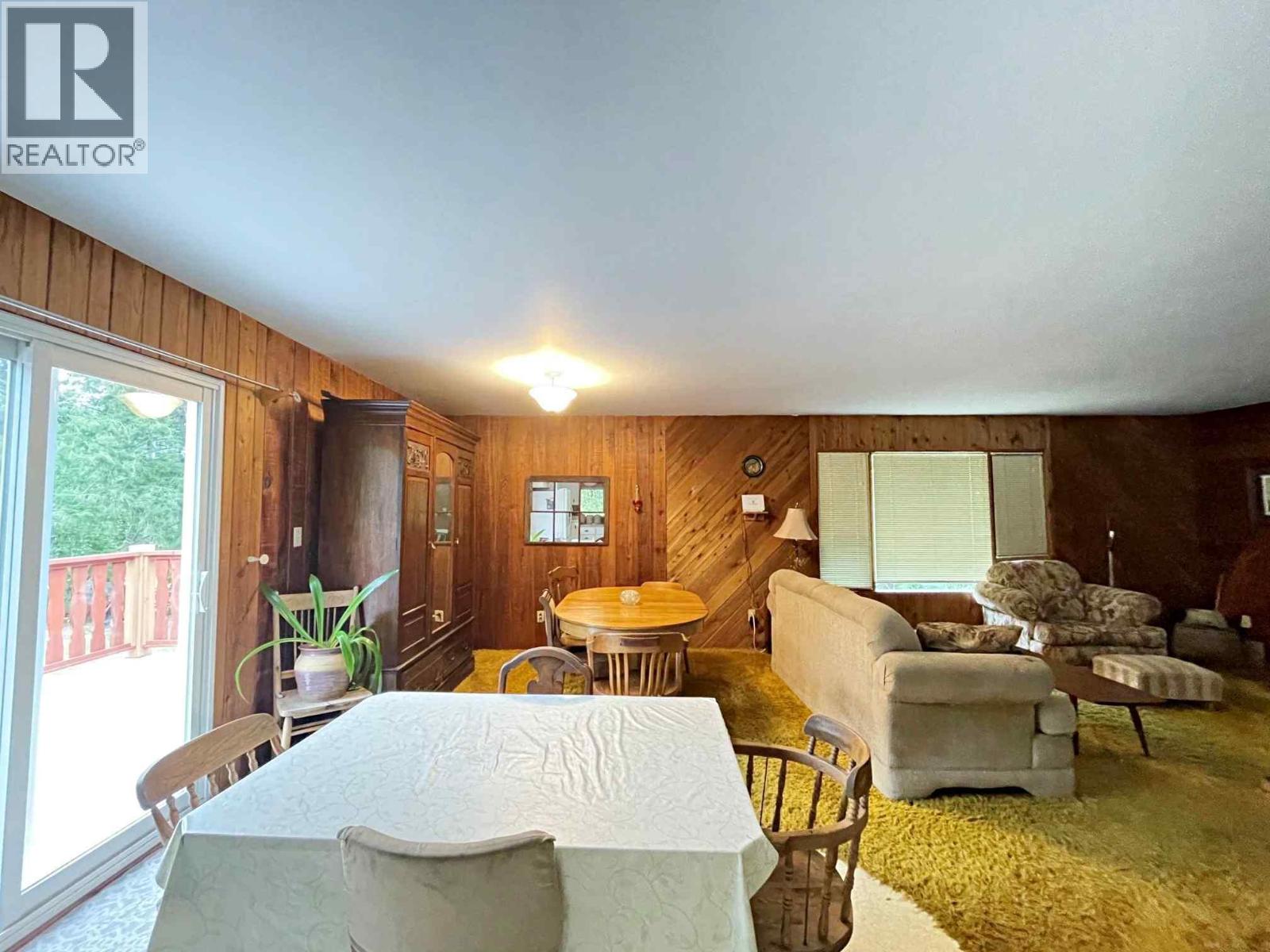 3360 Yellowhead Highway, Clearwater