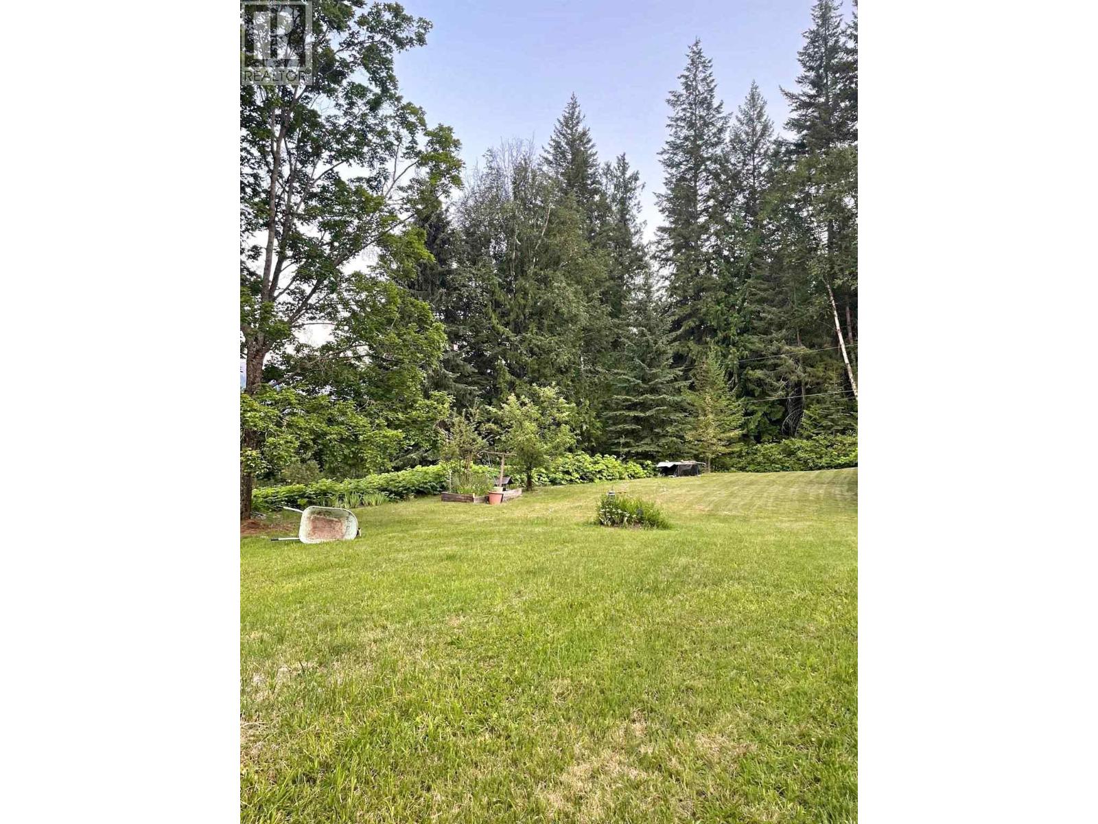 3360 Yellowhead Highway, Clearwater