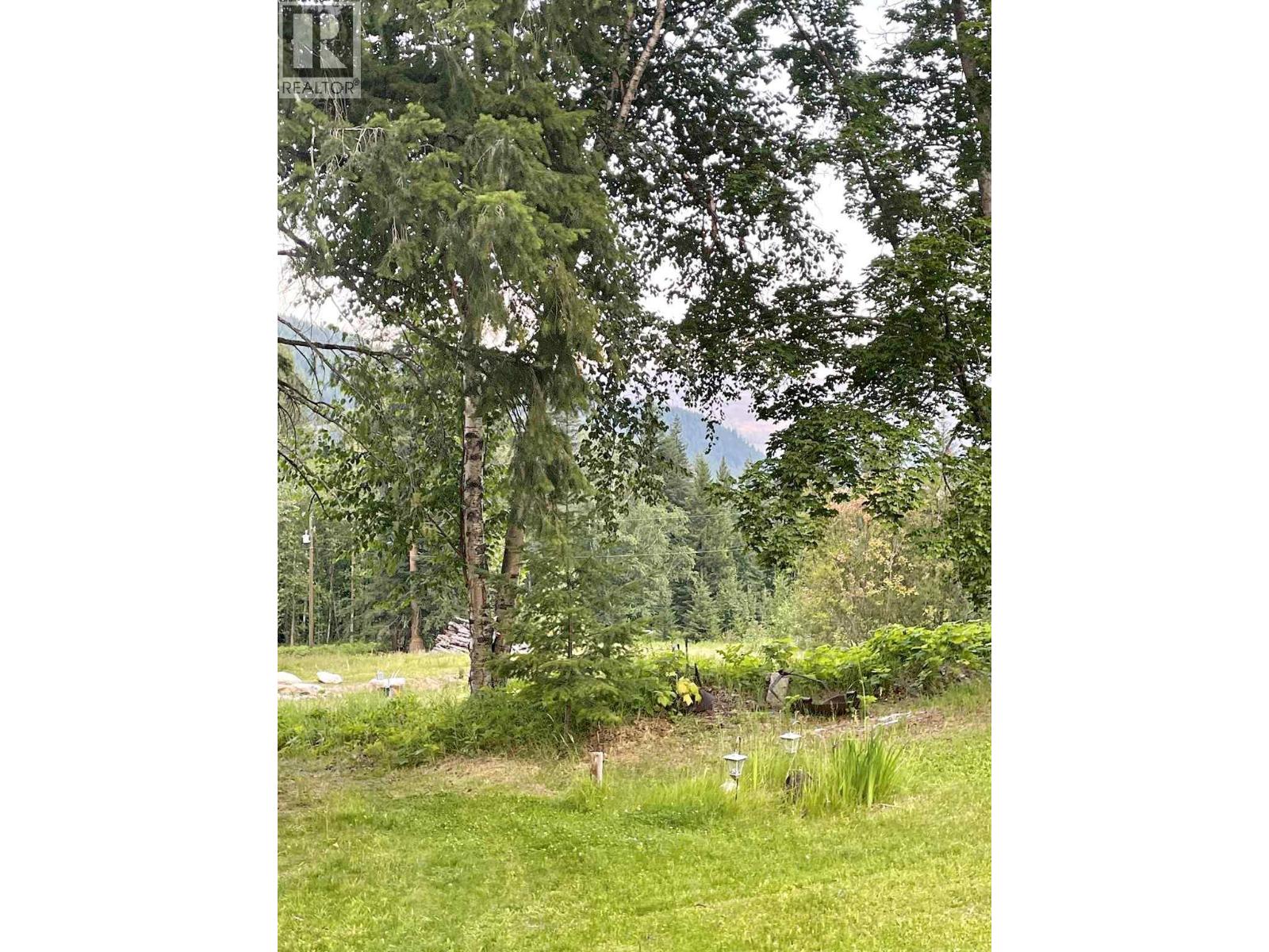 3360 Yellowhead Highway, Clearwater