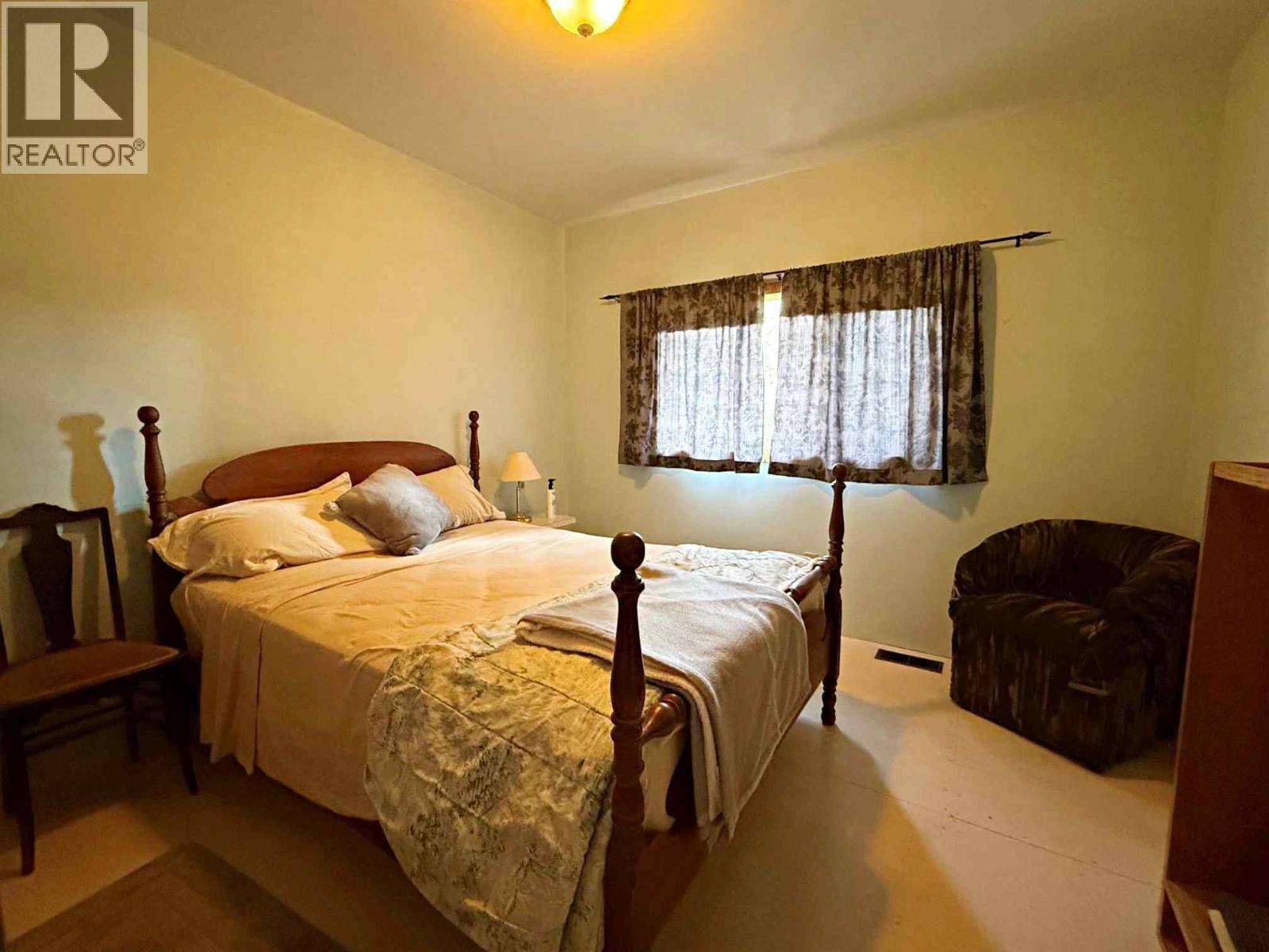 3360 Yellowhead Highway, Clearwater