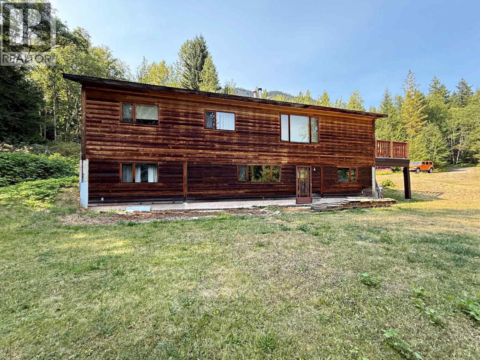 3360 Yellowhead Highway, Clearwater