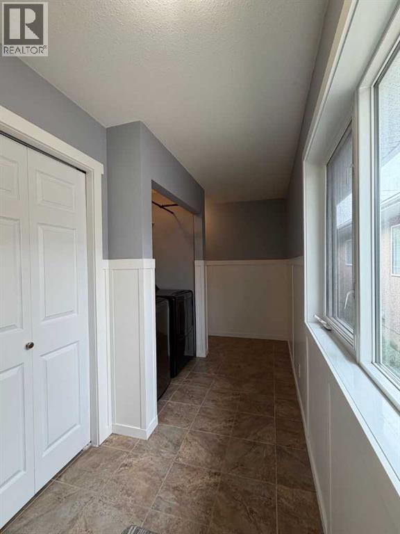 303B Centre Street N - 16