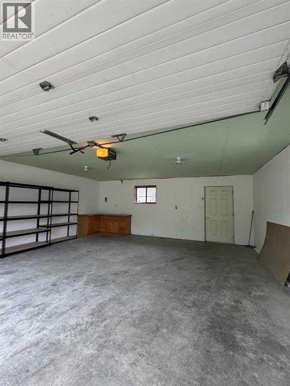 303B Centre Street N - 33
