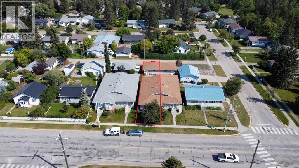 303B Centre Street N - 42